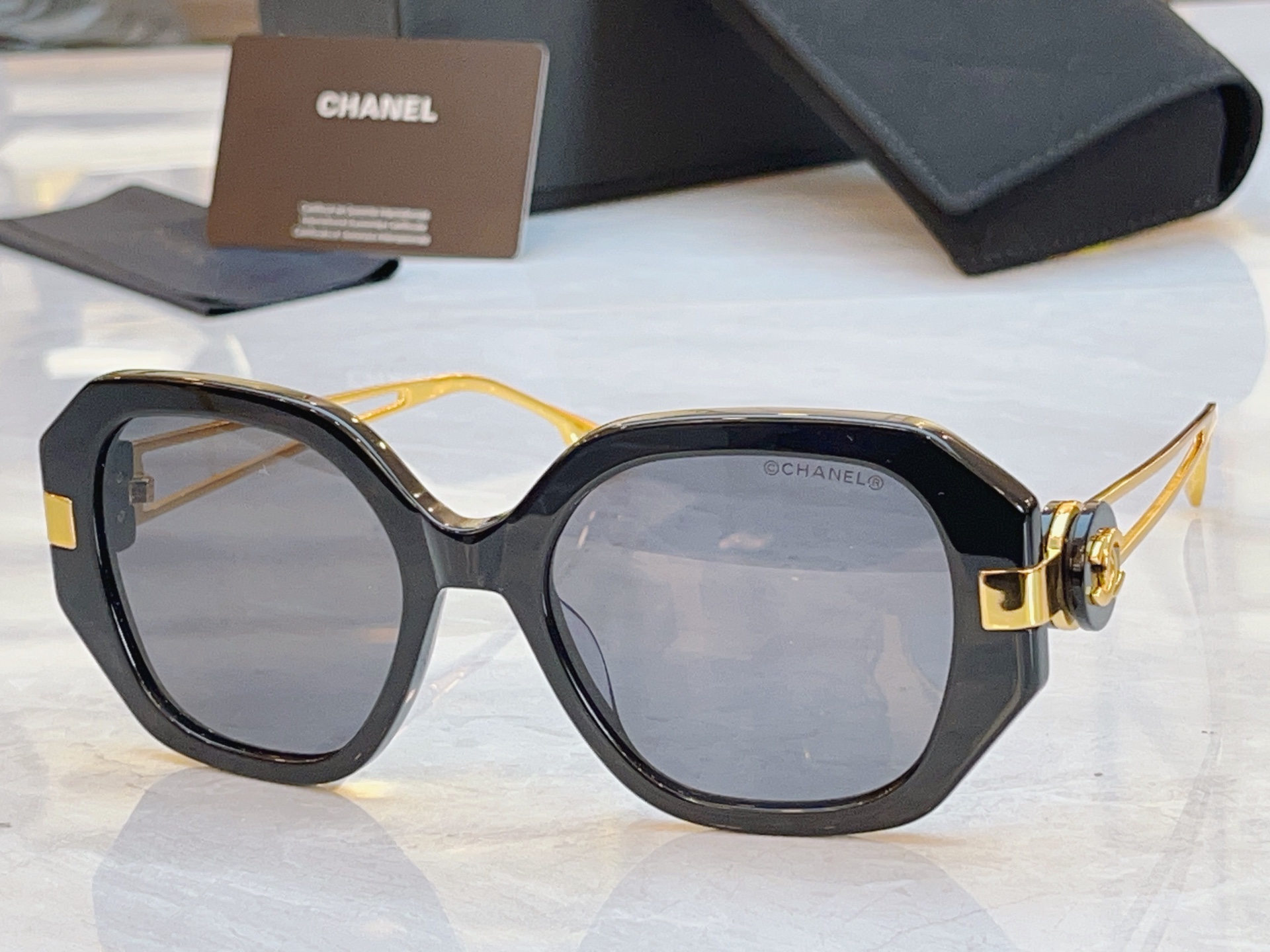 ，【CHANE*】香奈儿新款太阳镜，MODEL：CH5513-H，SIZE：55口20-135