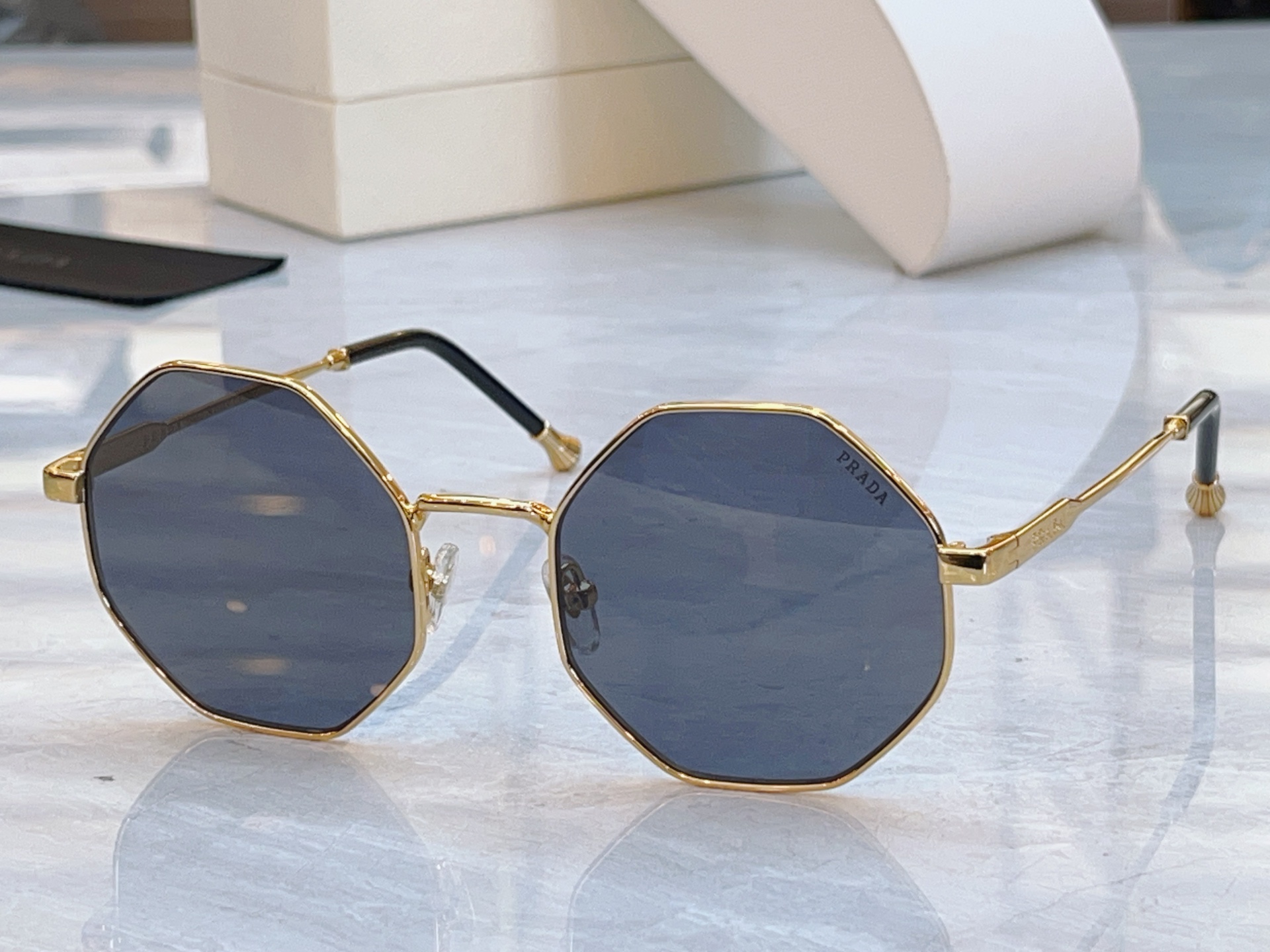 ，【PRAD*】普拉*达新款太阳镜🕶️，MODEL：OPR33F，SIZE：52口20-145