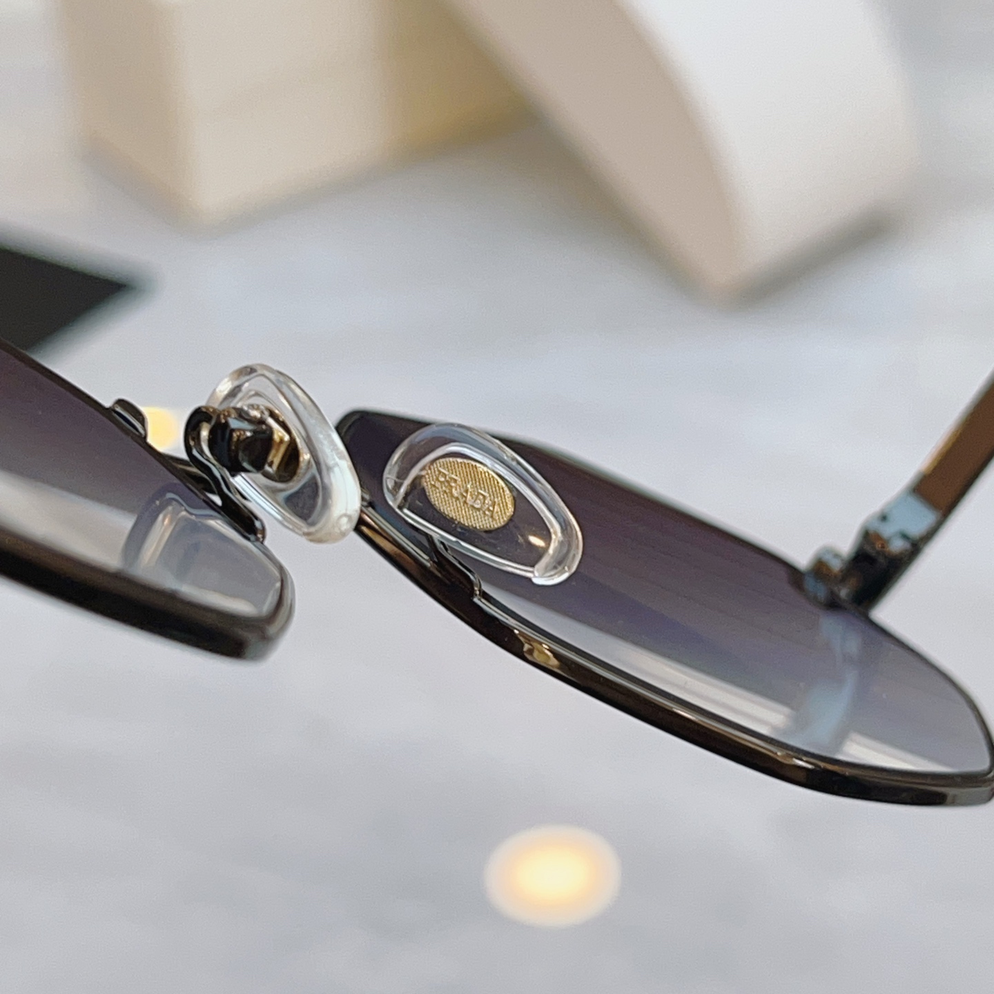 ，【PRAD*】普拉*达新款太阳镜🕶️，MODEL：OPR33F，SIZE：52口20-145