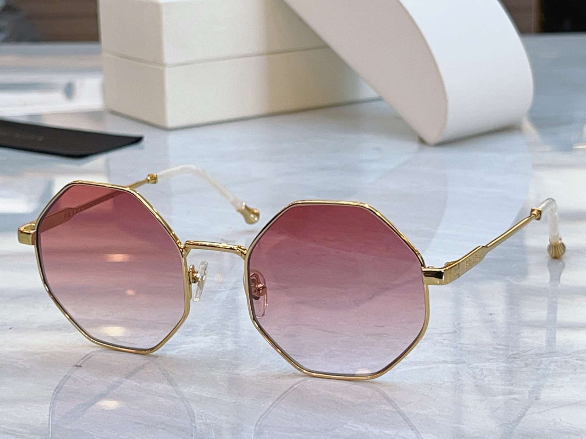 ，【PRAD*】普拉*达新款太阳镜🕶️，MODEL：OPR33F，SIZE：52口20-145