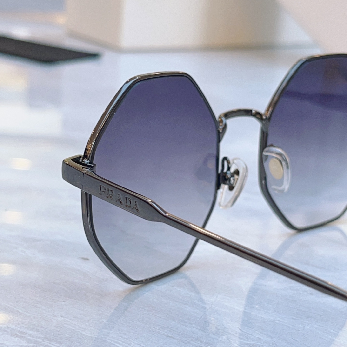 ，【PRAD*】普拉*达新款太阳镜🕶️，MODEL：OPR33F，SIZE：52口20-145