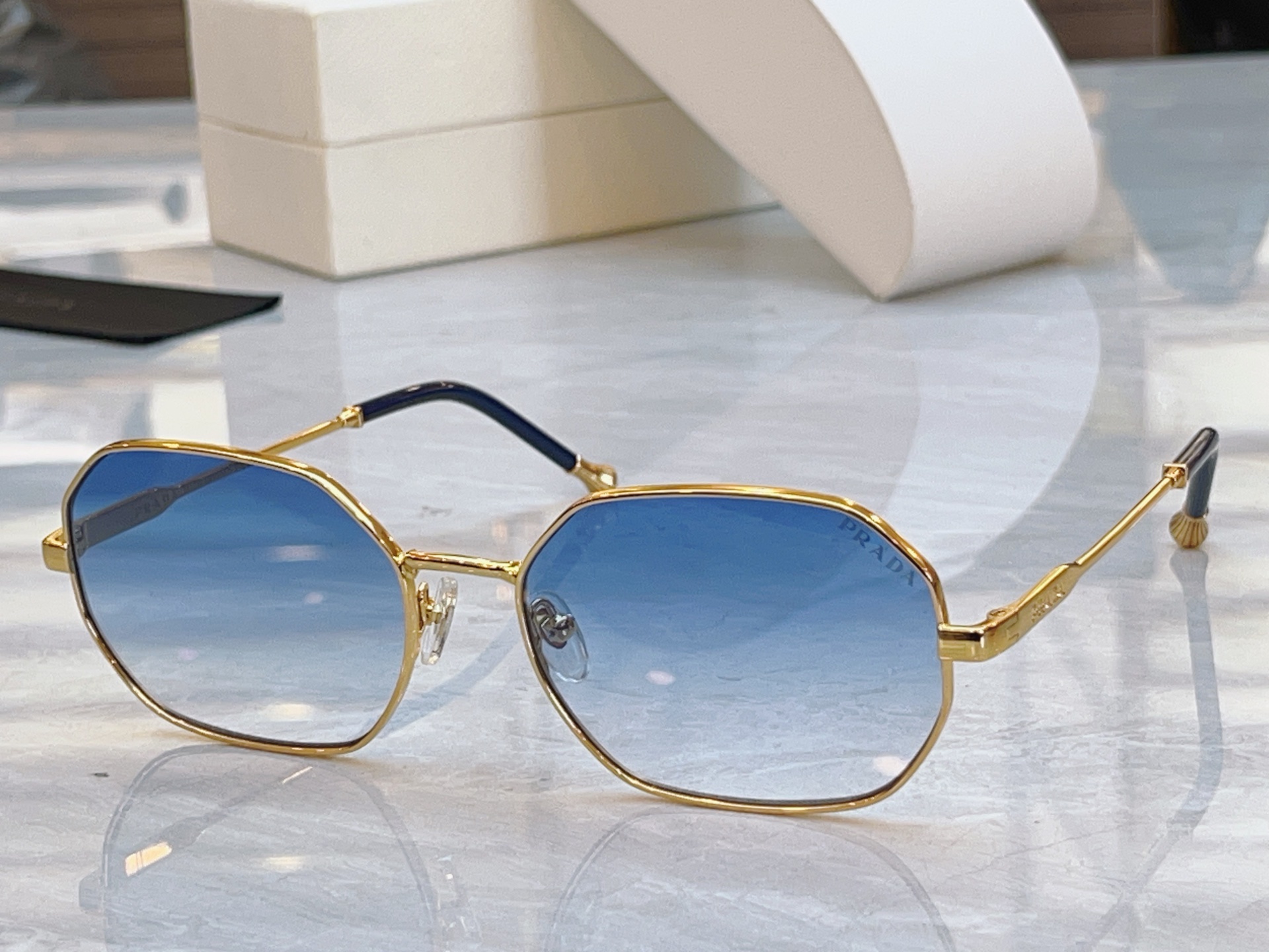 ，【PRAD*】普拉*达新款太阳镜🕶️，MODEL：OPR35F，SIZE：59口18-145