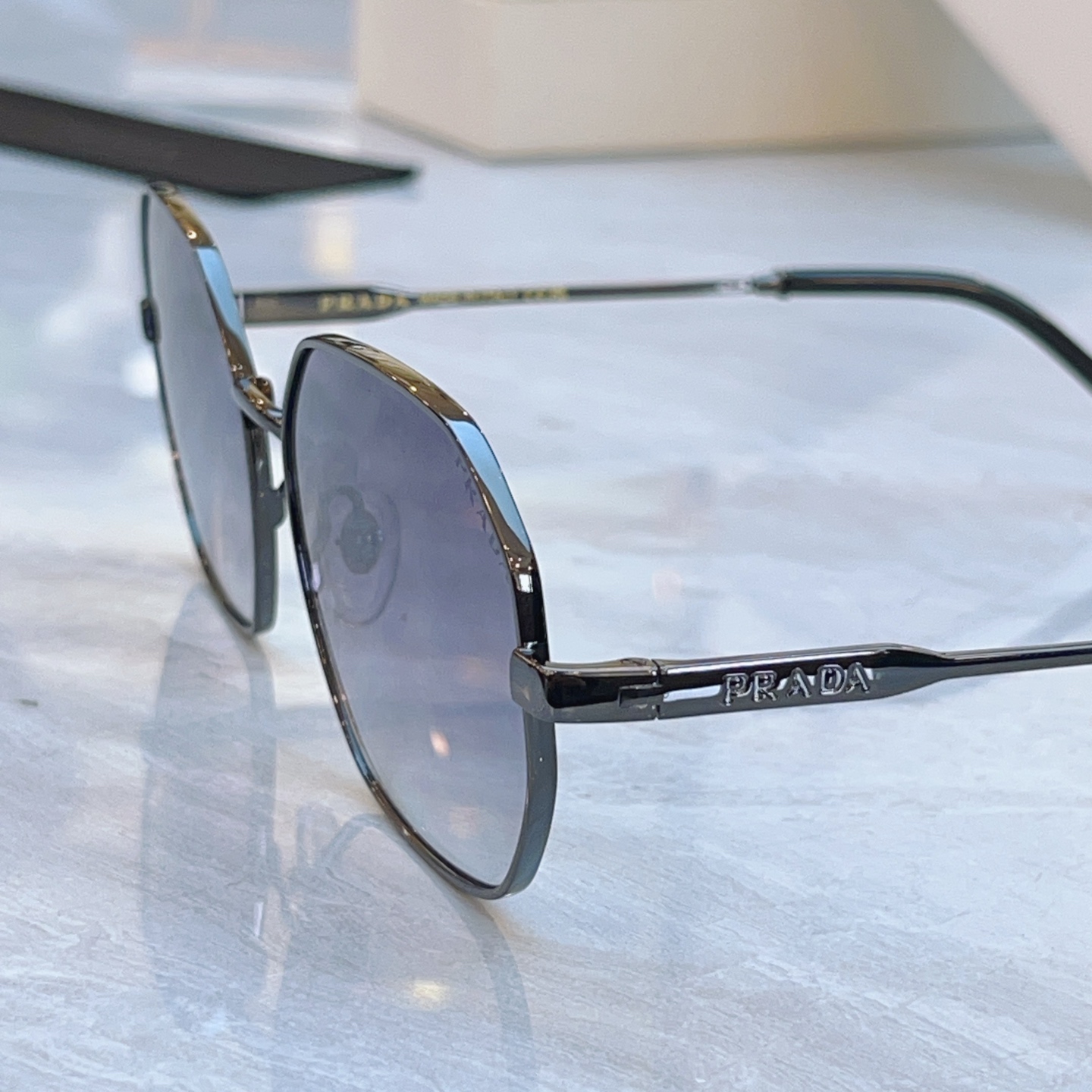 ，【PRAD*】普拉*达新款太阳镜🕶️，MODEL：OPR35F，SIZE：59口18-145