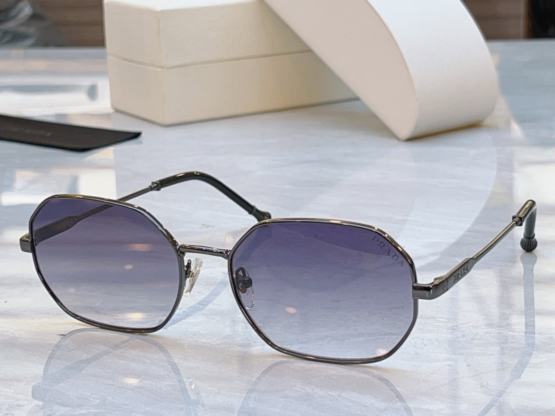 ，【PRAD*】普拉*达新款太阳镜🕶️，MODEL：OPR35F，SIZE：59口18-145