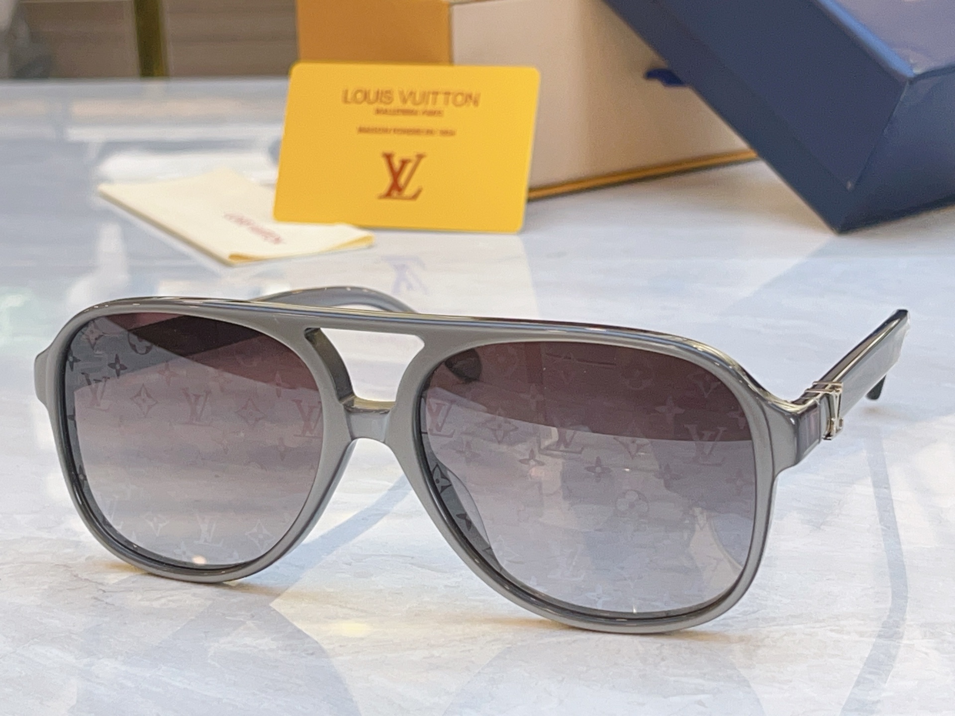 ，【LOUIS VUITTO*】路易*威登新款太阳镜，MODEL：Z2866U，SIZE：59口17-1