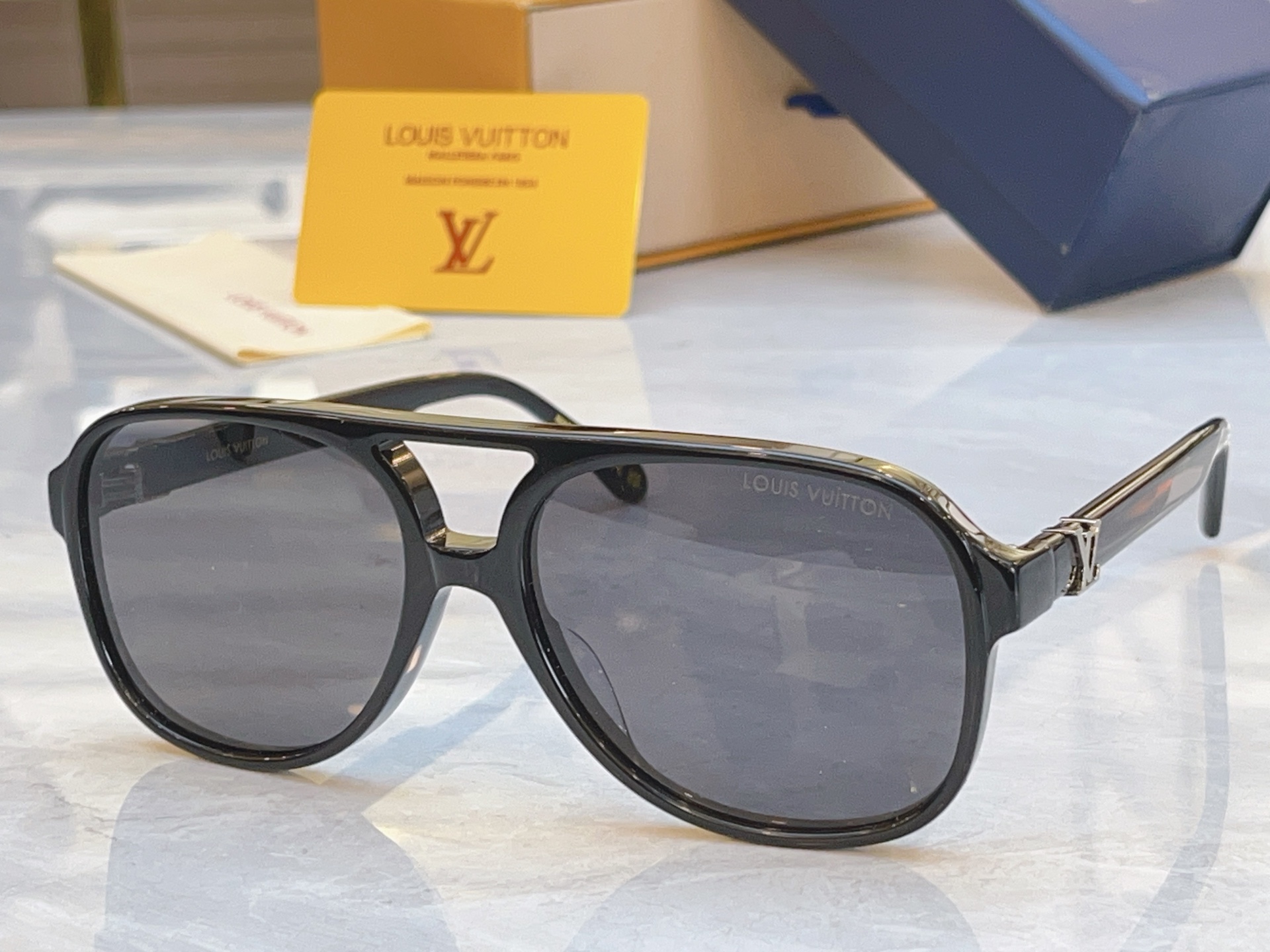 ，【LOUIS VUITTO*】路易*威登新款太阳镜，MODEL：Z2866U，SIZE：59口17-1