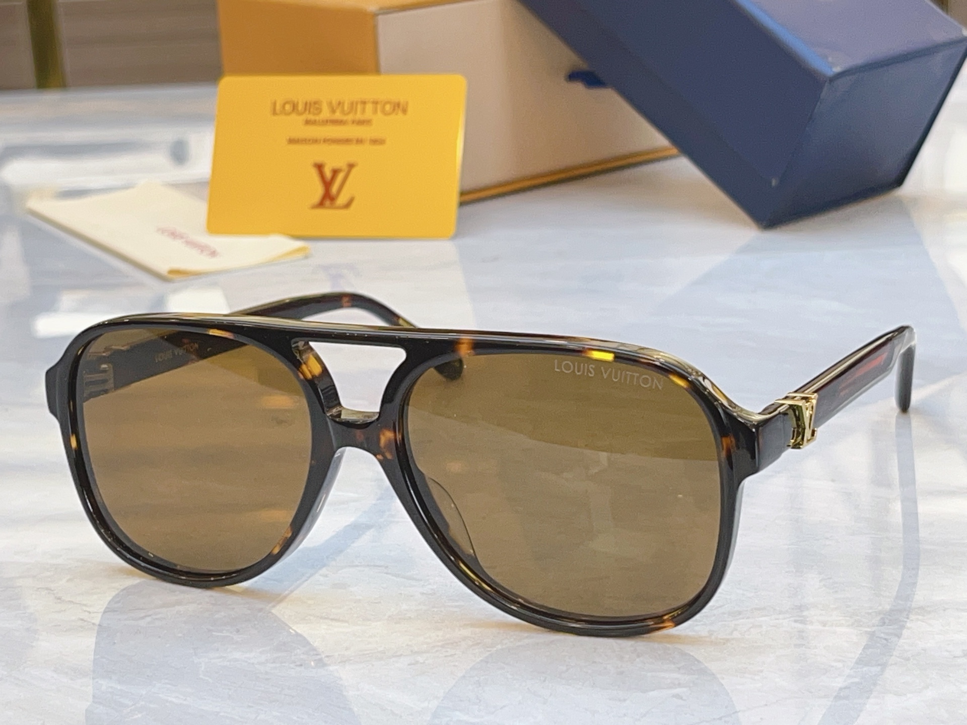 ，【LOUIS VUITTO*】路易*威登新款太阳镜，MODEL：Z2866U，SIZE：59口17-1