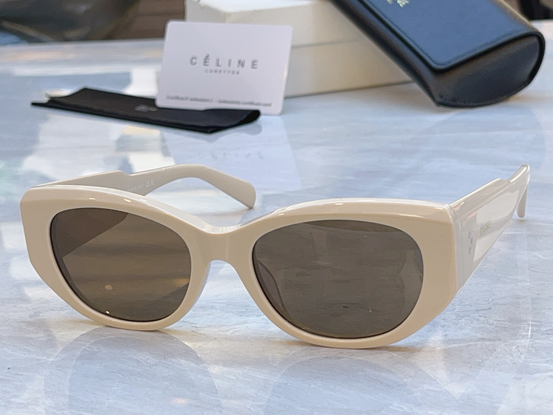 NO:768508,,[CELIN*] Celine new sunglasses, MODEL: CL40329U, SIZE: 54 mouth 19-140 glasses sunglasses, glasses, celine19860909,【CELIN*】赛*琳新款太阳镜, MODEL:CL40329U,SIZE: 54口19-140眼镜墨镜太阳镜,眼镜,celine,glasses