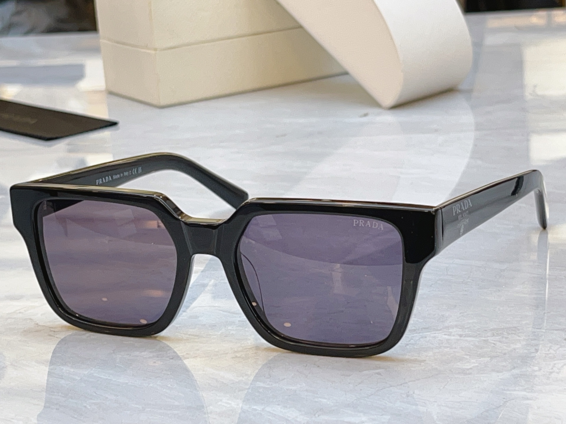，【PRAD*】普拉*达新款太阳镜🕶️，MODEL：PR 03ZS，SIZE：54口19-140