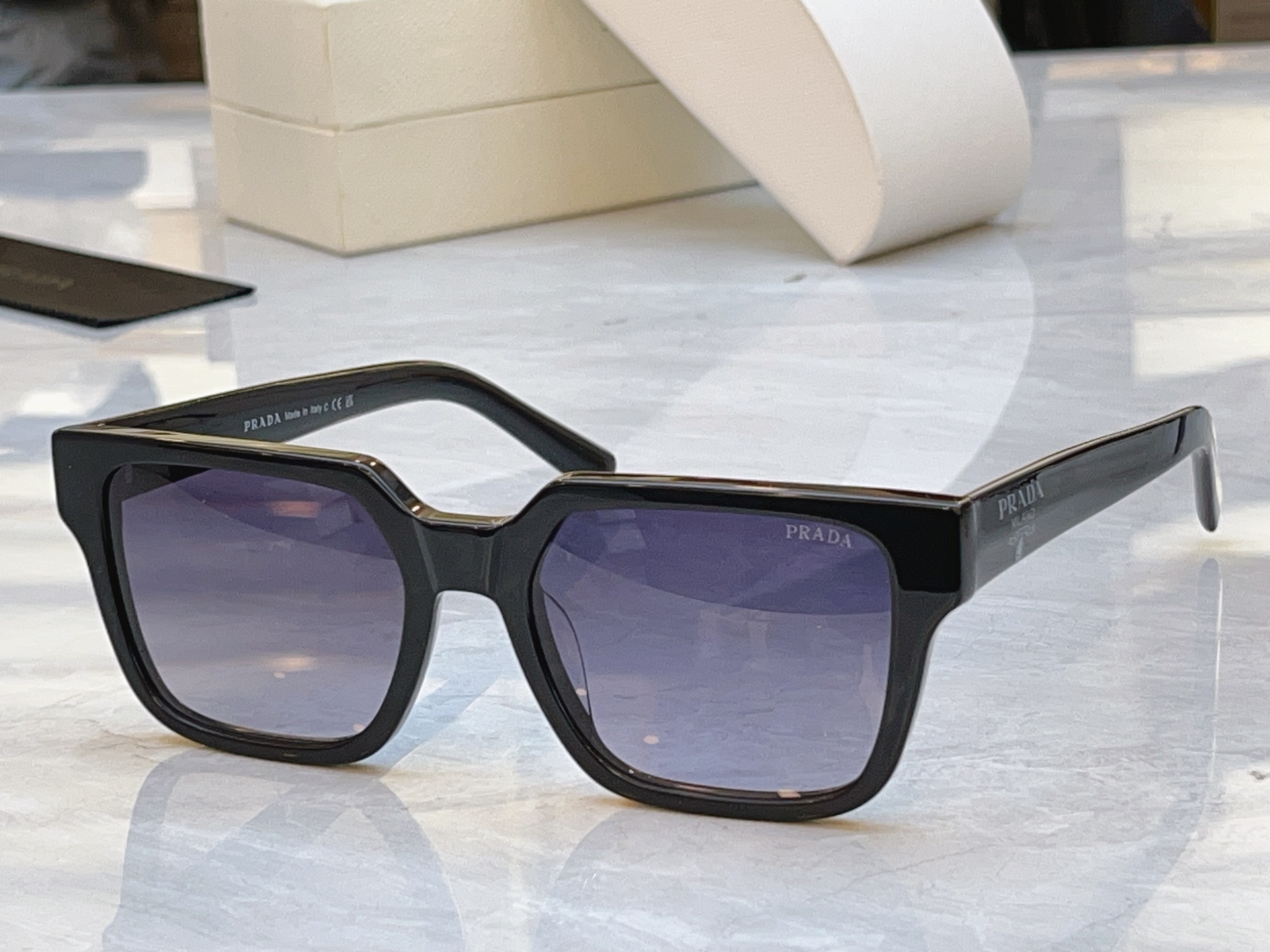 ，【PRAD*】普拉*达新款太阳镜🕶️，MODEL：PR 03ZS，SIZE：54口19-140