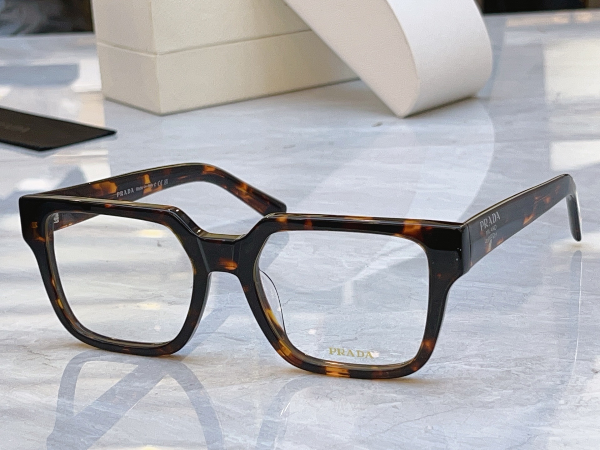 ，【PRAD*】普拉*达新款太阳镜🕶️，MODEL：PR 03ZS，SIZE：54口19-140