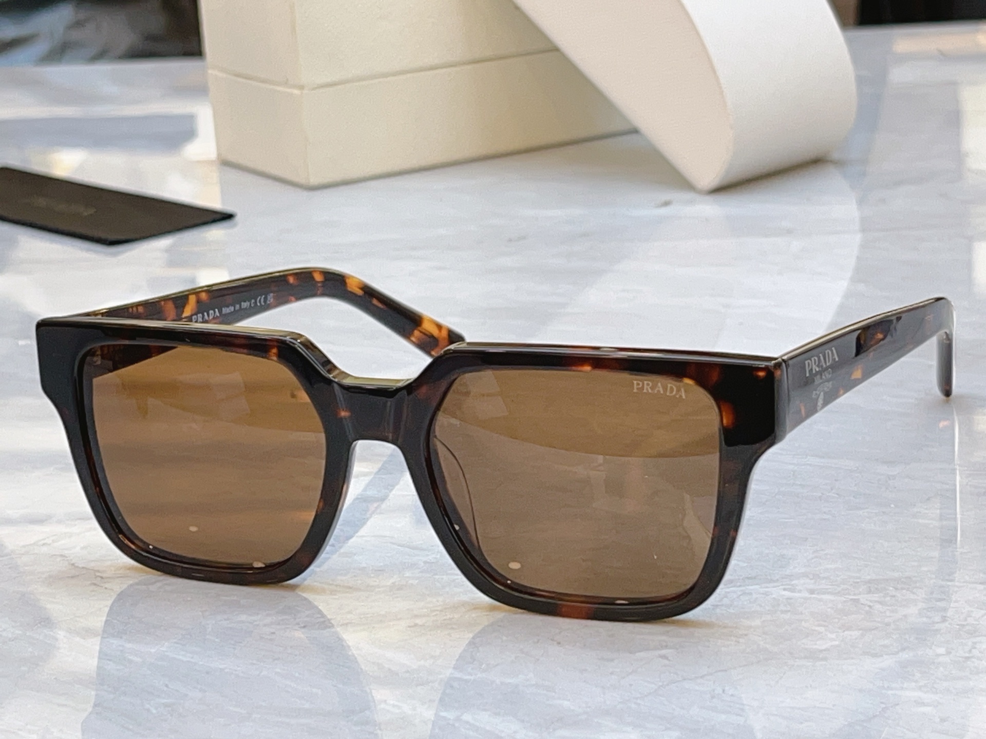 ，【PRAD*】普拉*达新款太阳镜🕶️，MODEL：PR 03ZS，SIZE：54口19-140