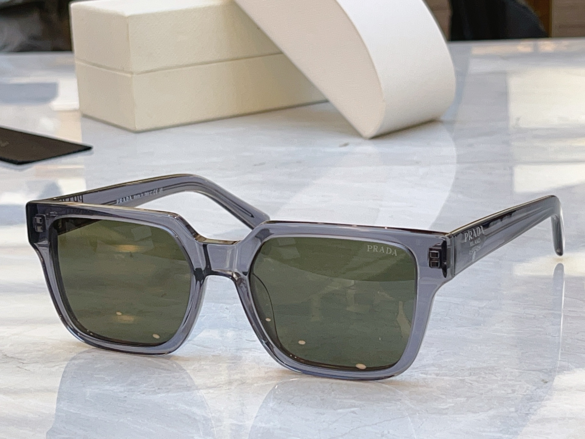 ，【PRAD*】普拉*达新款太阳镜🕶️，MODEL：PR 03ZS，SIZE：54口19-140