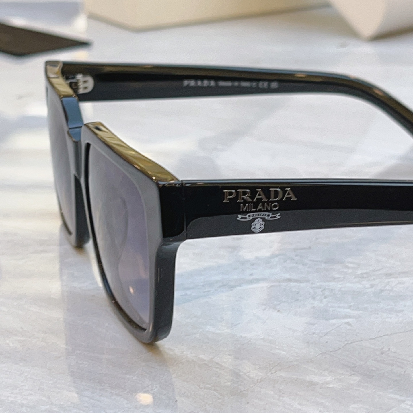 ，【PRAD*】普拉*达新款太阳镜🕶️，MODEL：PR 03ZS，SIZE：54口19-140