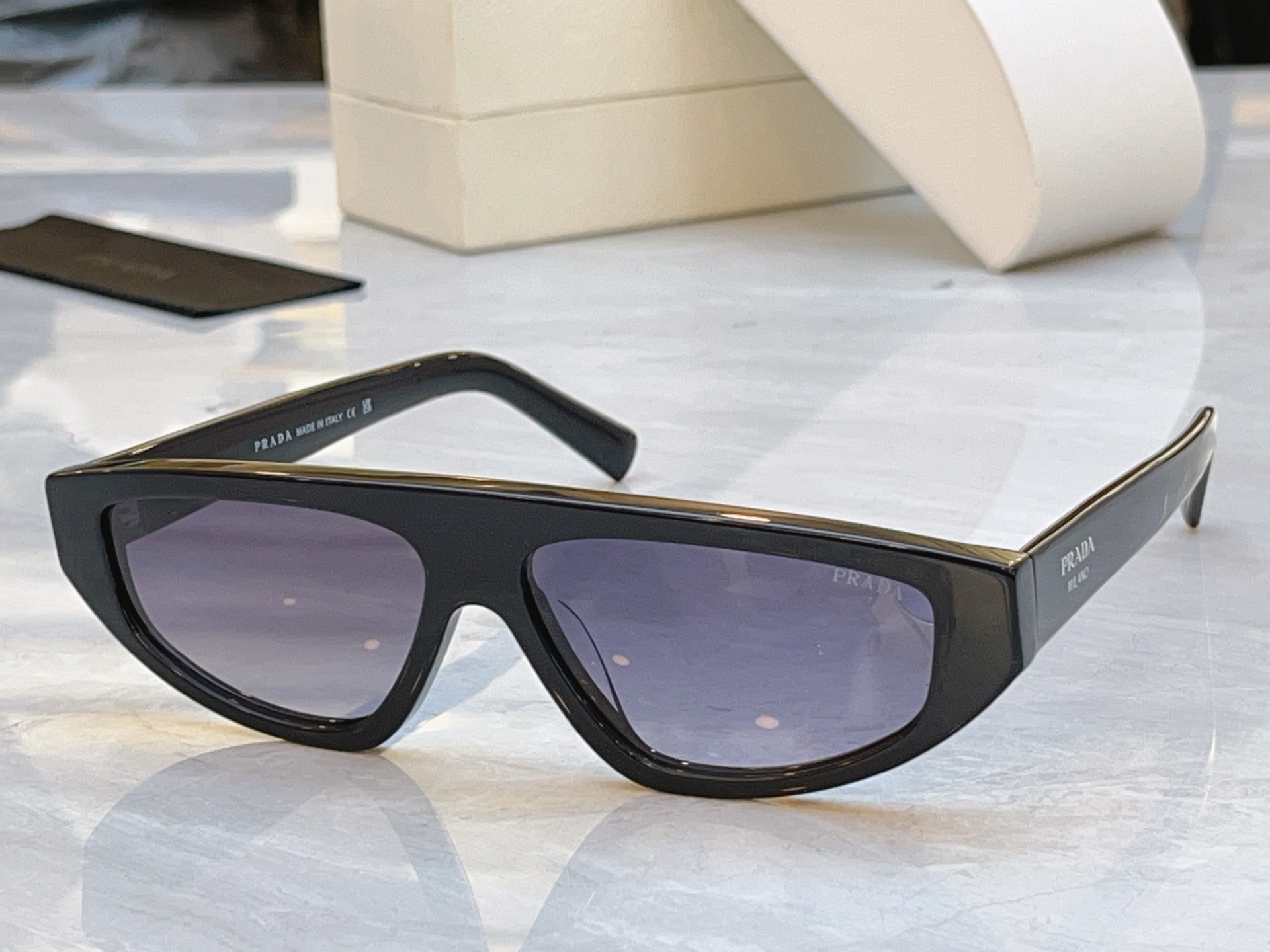 ，【PRAD*】普拉*达新款太阳镜🕶️，MODEL：PR C02S，SIZE：57口13-140