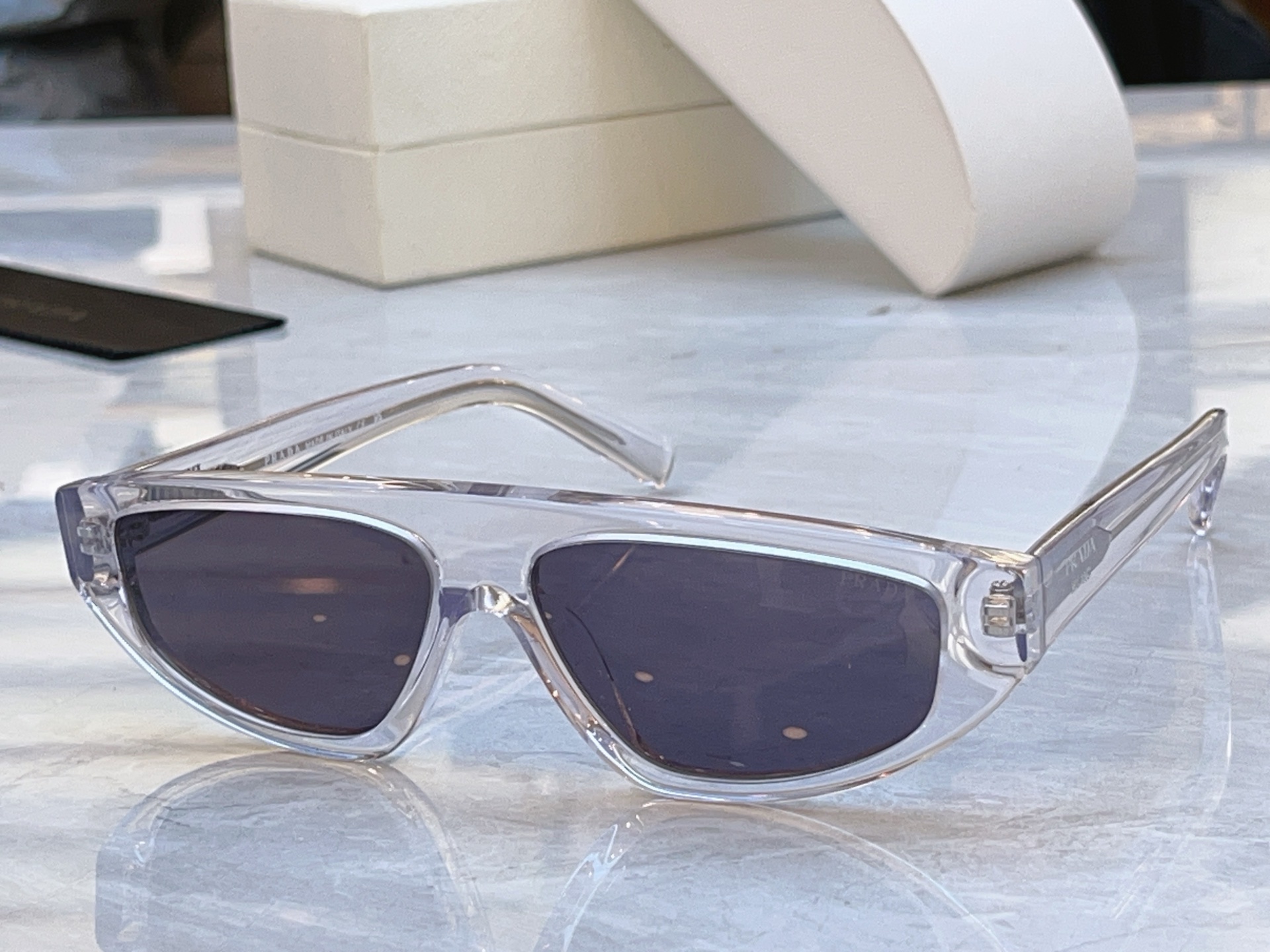 ，【PRAD*】普拉*达新款太阳镜🕶️，MODEL：PR C02S，SIZE：57口13-140