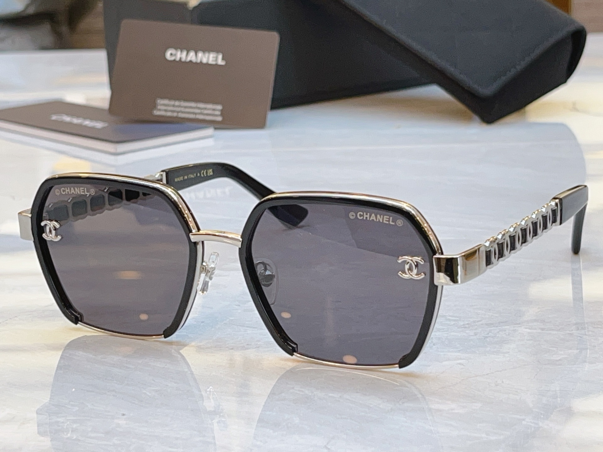，【CHANE*】香奈儿新款太阳镜，MODEL：A95105，SIZE：56口18-143