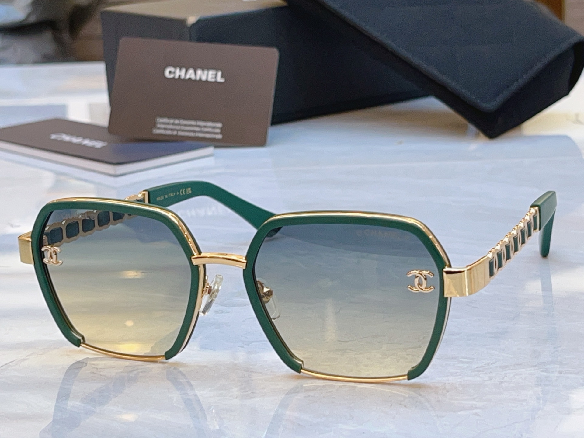 ，【CHANE*】香奈儿新款太阳镜，MODEL：A95105，SIZE：56口18-143
