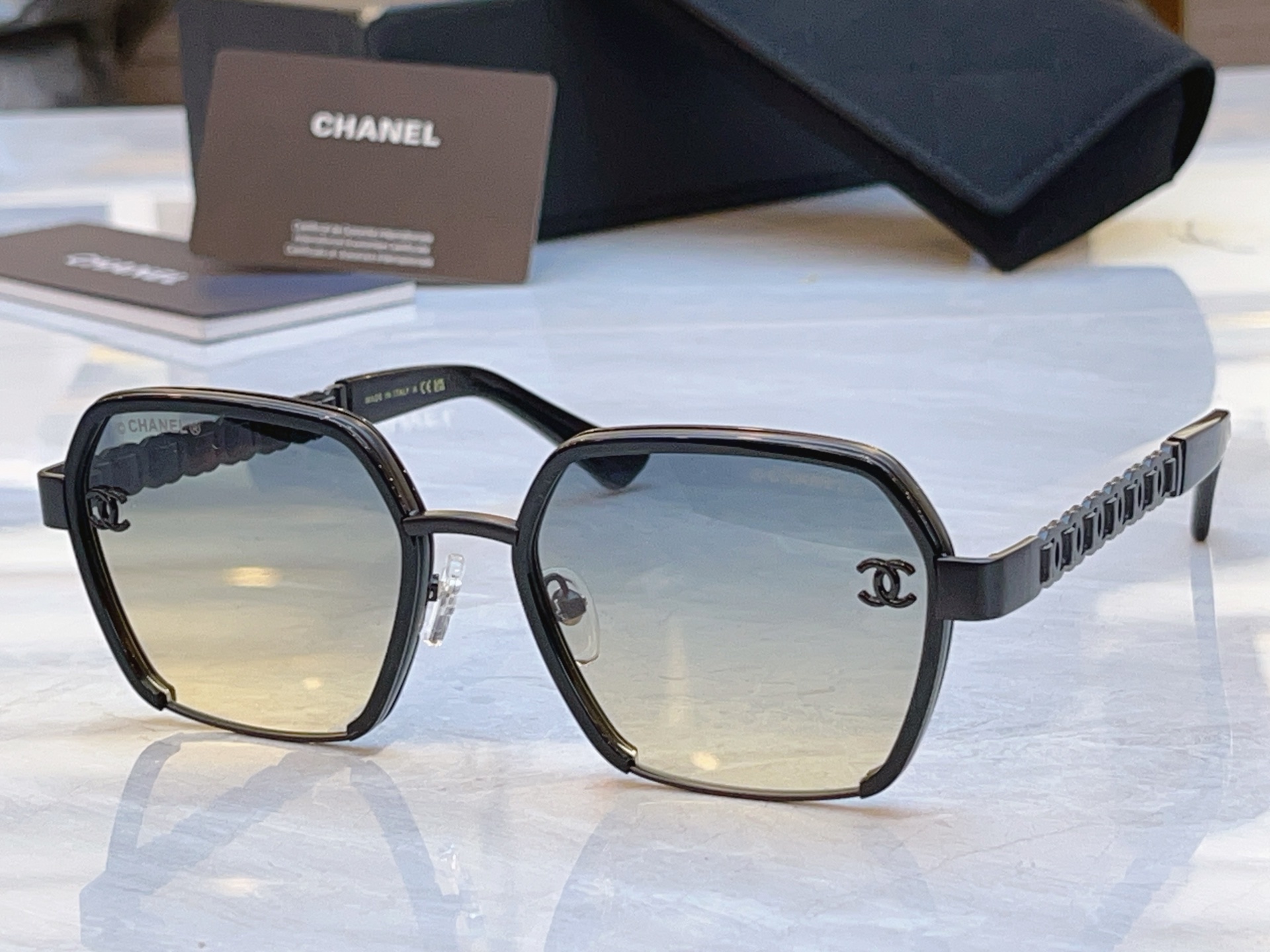 ，【CHANE*】香奈儿新款太阳镜，MODEL：A95105，SIZE：56口18-143