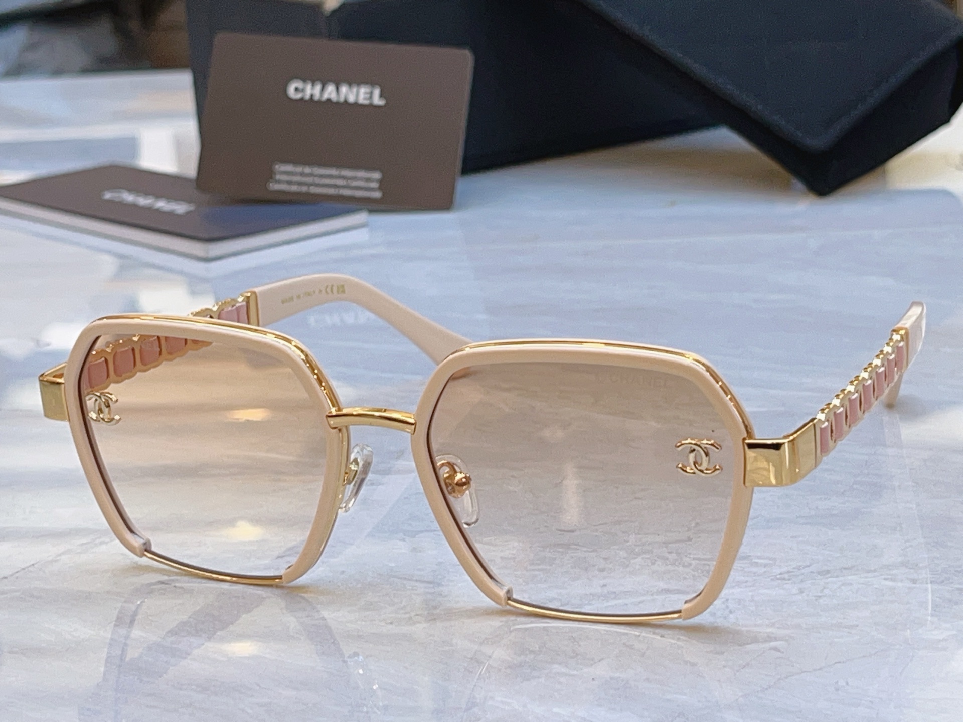 ，【CHANE*】香奈儿新款太阳镜，MODEL：A95105，SIZE：56口18-143