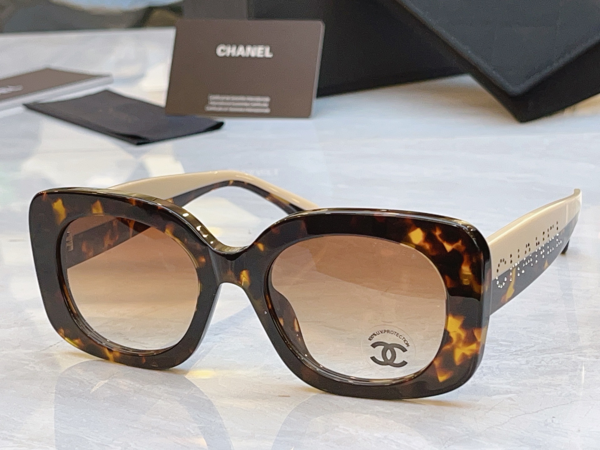 ，【CHANE*】香奈儿新款太阳镜，MODEL：CH5563，SIZE：53口17-140