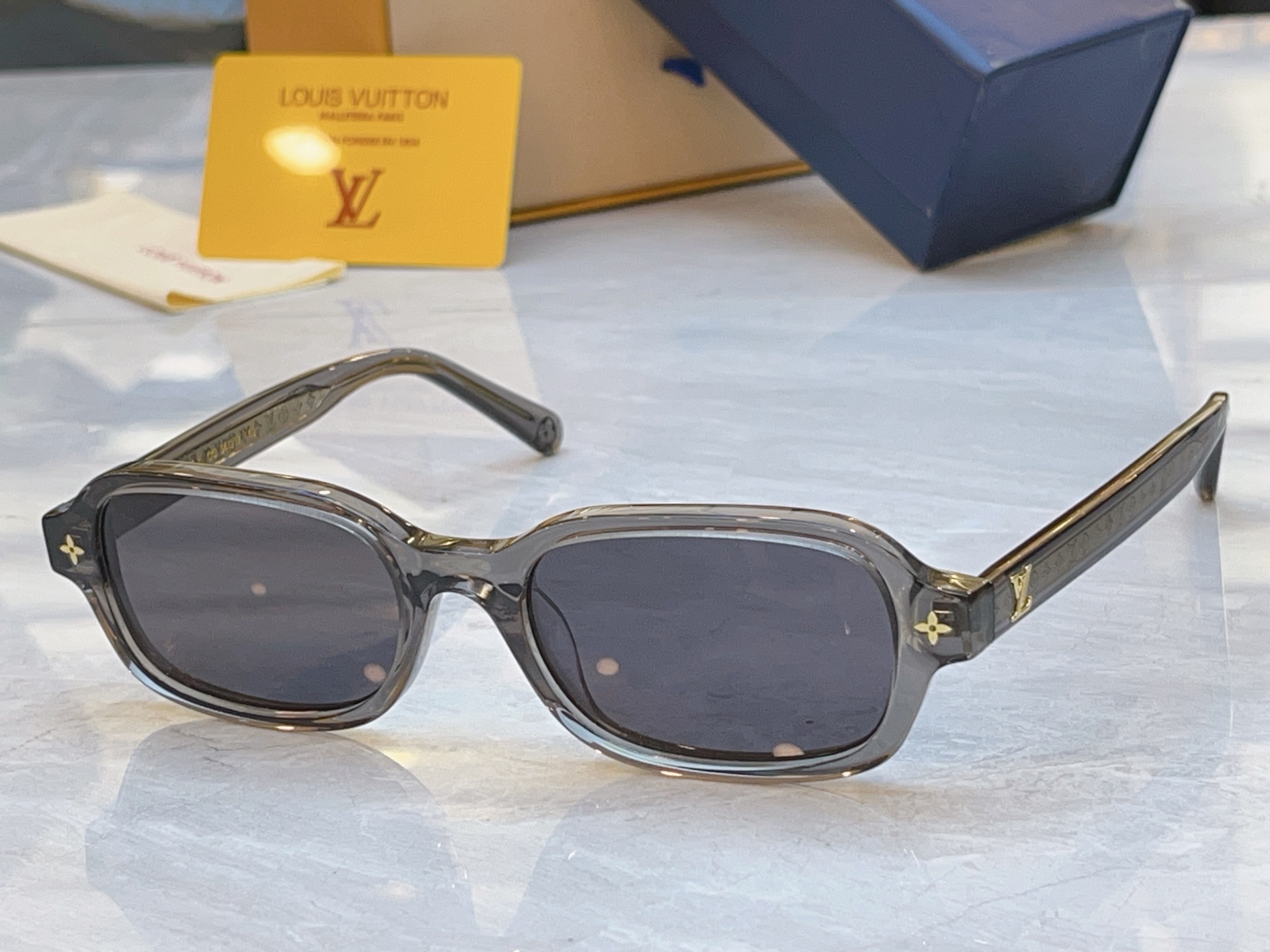 ，【LOUIS VUITTO*】路易*威登新款太阳镜，MODEL：Z3045E，SIZE：54口17-1