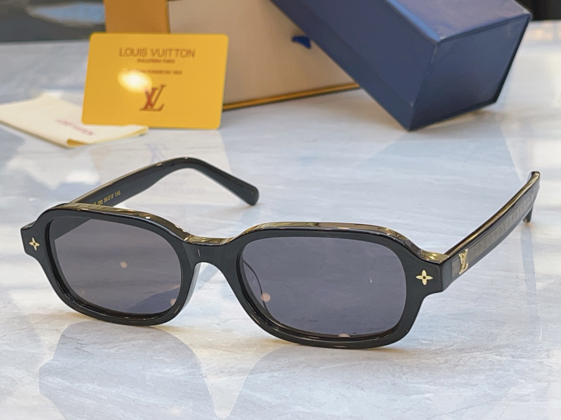 ，【LOUIS VUITTO*】路易*威登新款太阳镜，MODEL：Z3045E，SIZE：54口17-1