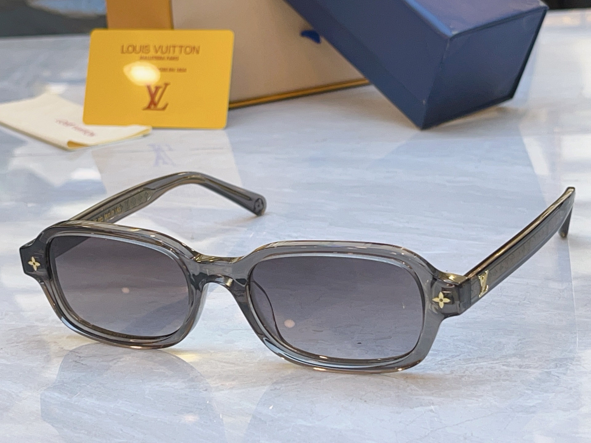 ，【LOUIS VUITTO*】路易*威登新款太阳镜，MODEL：Z3045E，SIZE：54口17-1