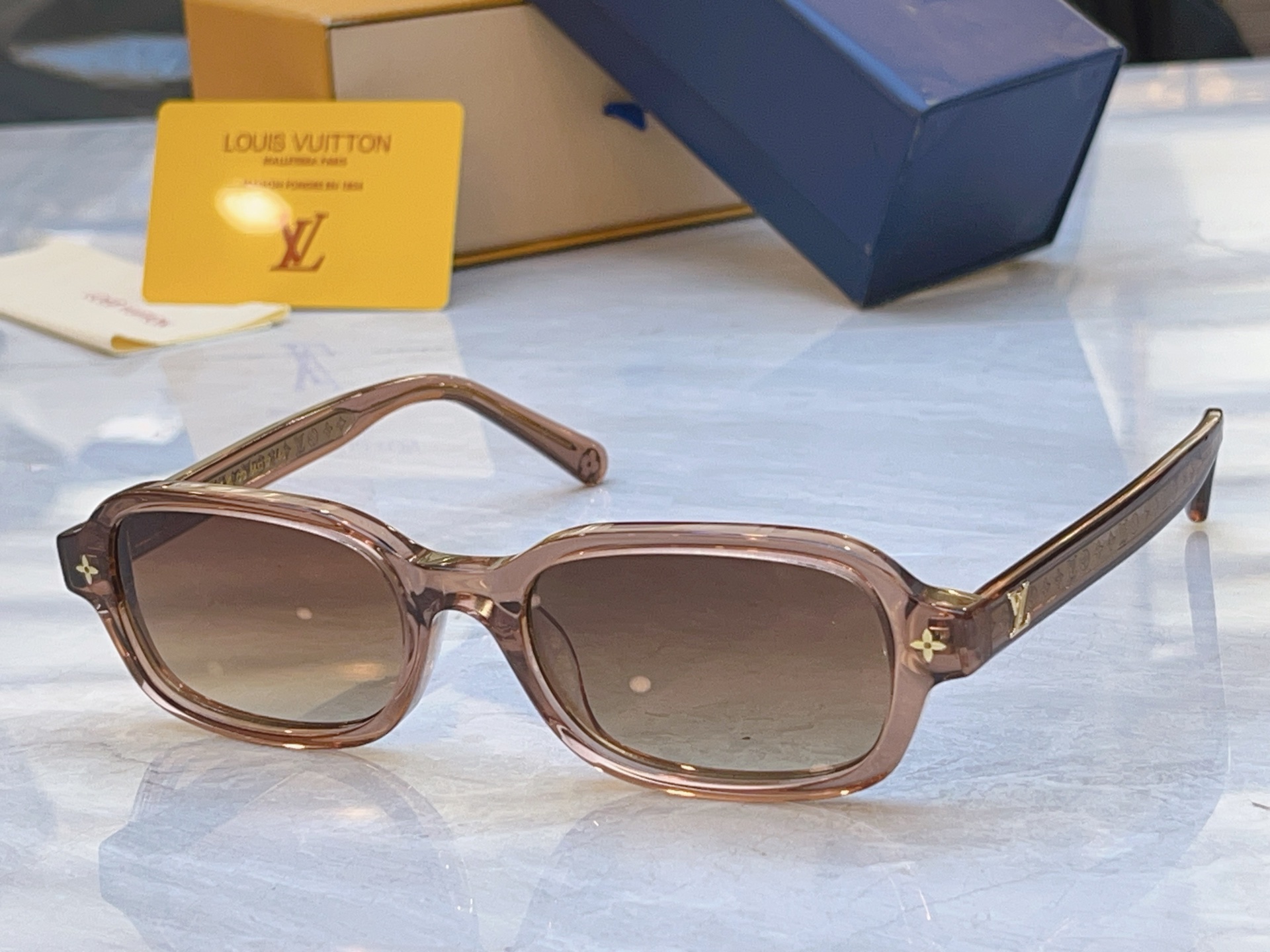 ，【LOUIS VUITTO*】路易*威登新款太阳镜，MODEL：Z3045E，SIZE：54口17-1