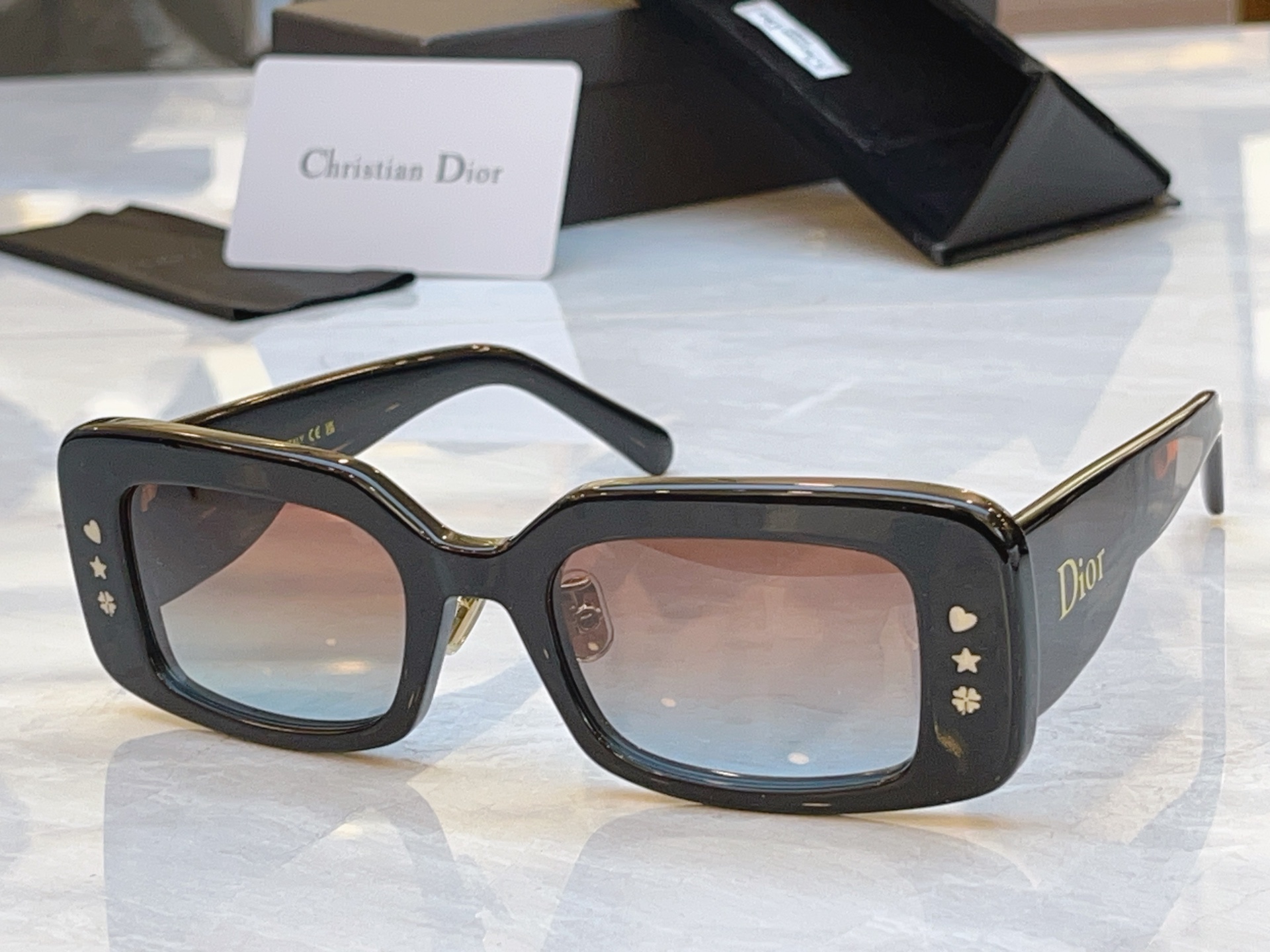 ，【DIO* 】迪*奥新款太阳镜，MODEL：Dior LuckyCharms，SIZE：52口21-1
