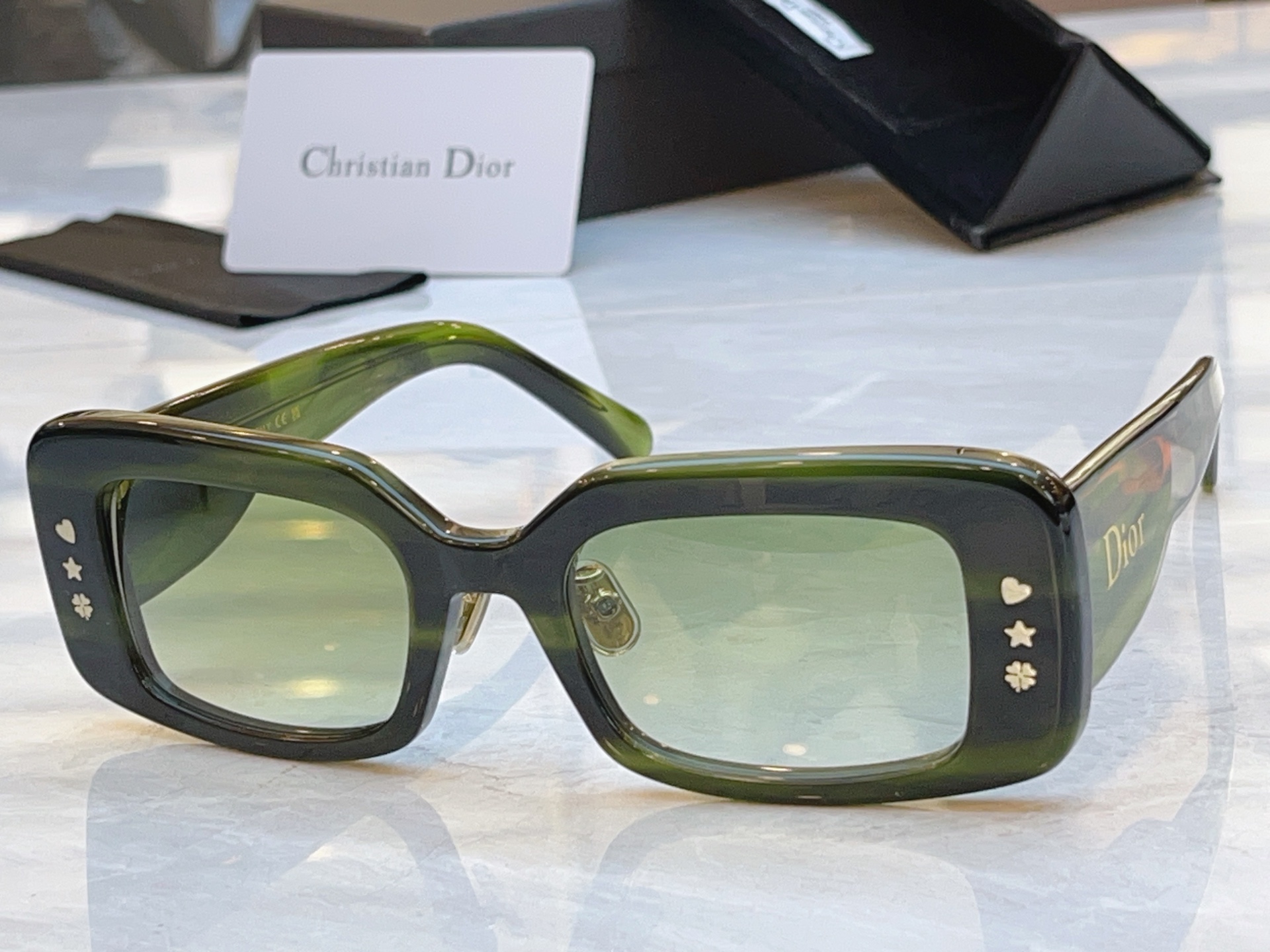 ，【DIO* 】迪*奥新款太阳镜，MODEL：Dior LuckyCharms，SIZE：52口21-1