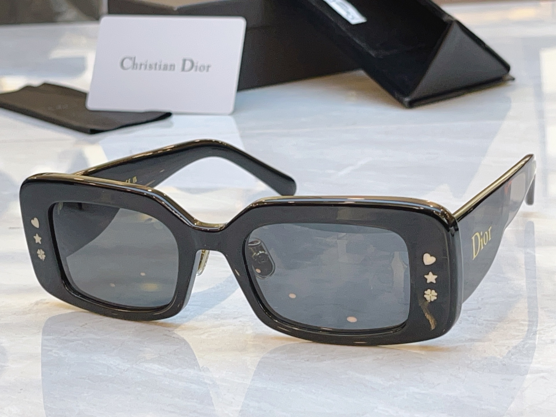 ，【DIO* 】迪*奥新款太阳镜，MODEL：Dior LuckyCharms，SIZE：52口21-1