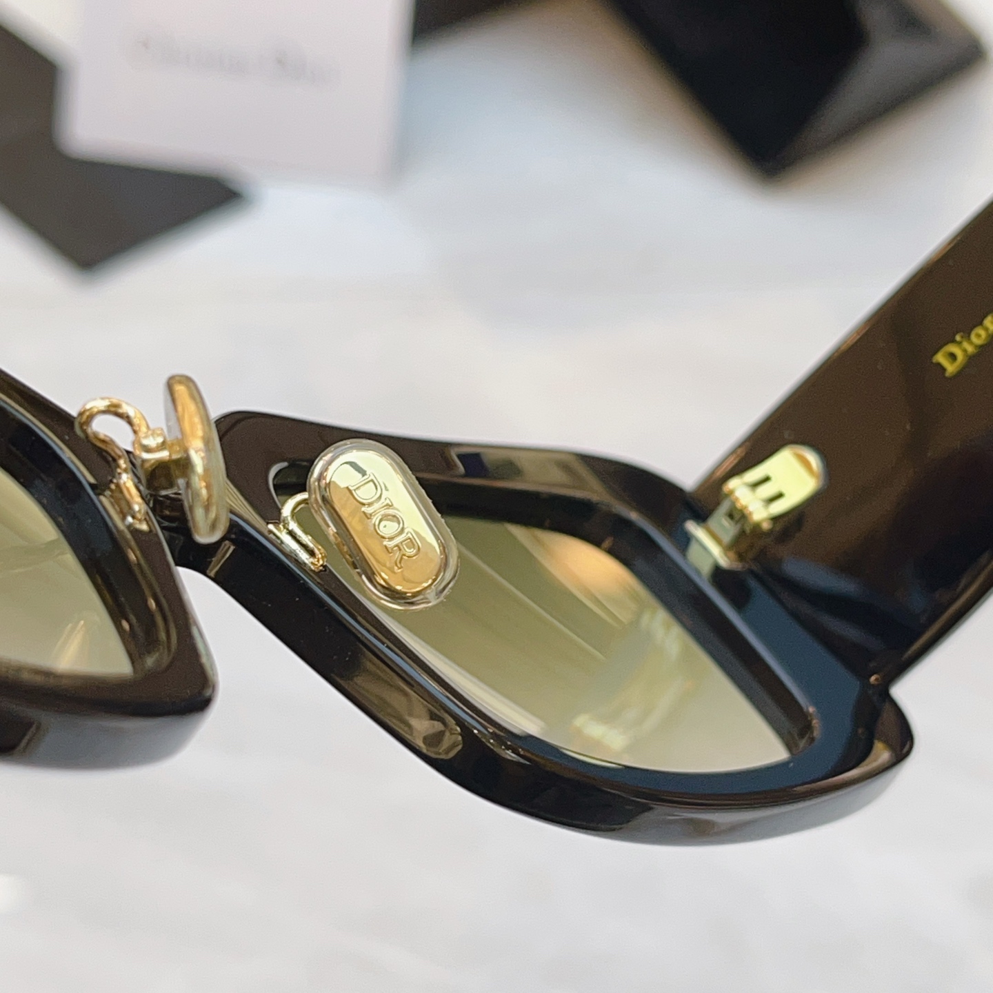 ，【DIO* 】迪*奥新款太阳镜，MODEL：Dior LuckyCharms，SIZE：52口21-1