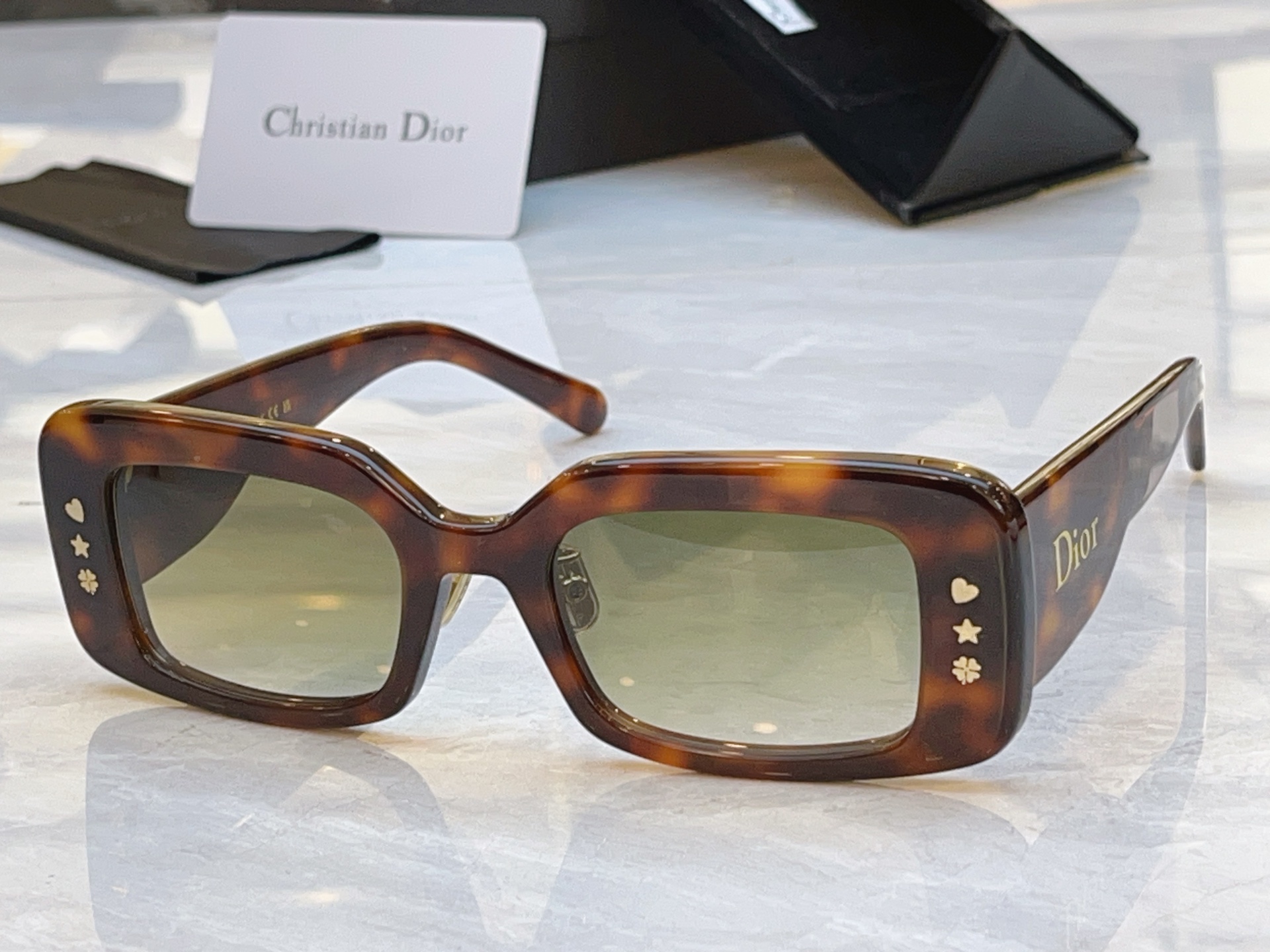 ，【DIO* 】迪*奥新款太阳镜，MODEL：Dior LuckyCharms，SIZE：52口21-1