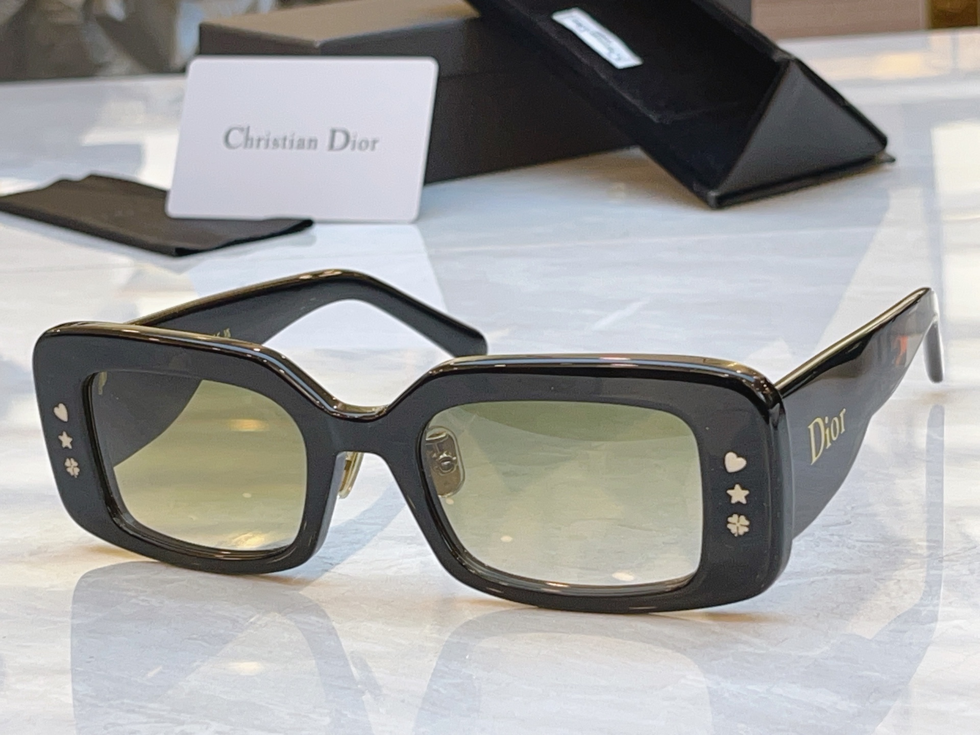 ，【DIO* 】迪*奥新款太阳镜，MODEL：Dior LuckyCharms，SIZE：52口21-1
