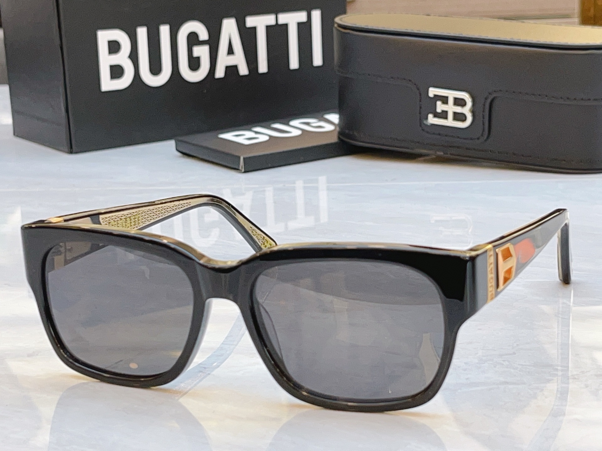 配送盒子，【BUGATT*】布加*迪新款太阳镜，MODEL：BLU，SIZE：56口18-147