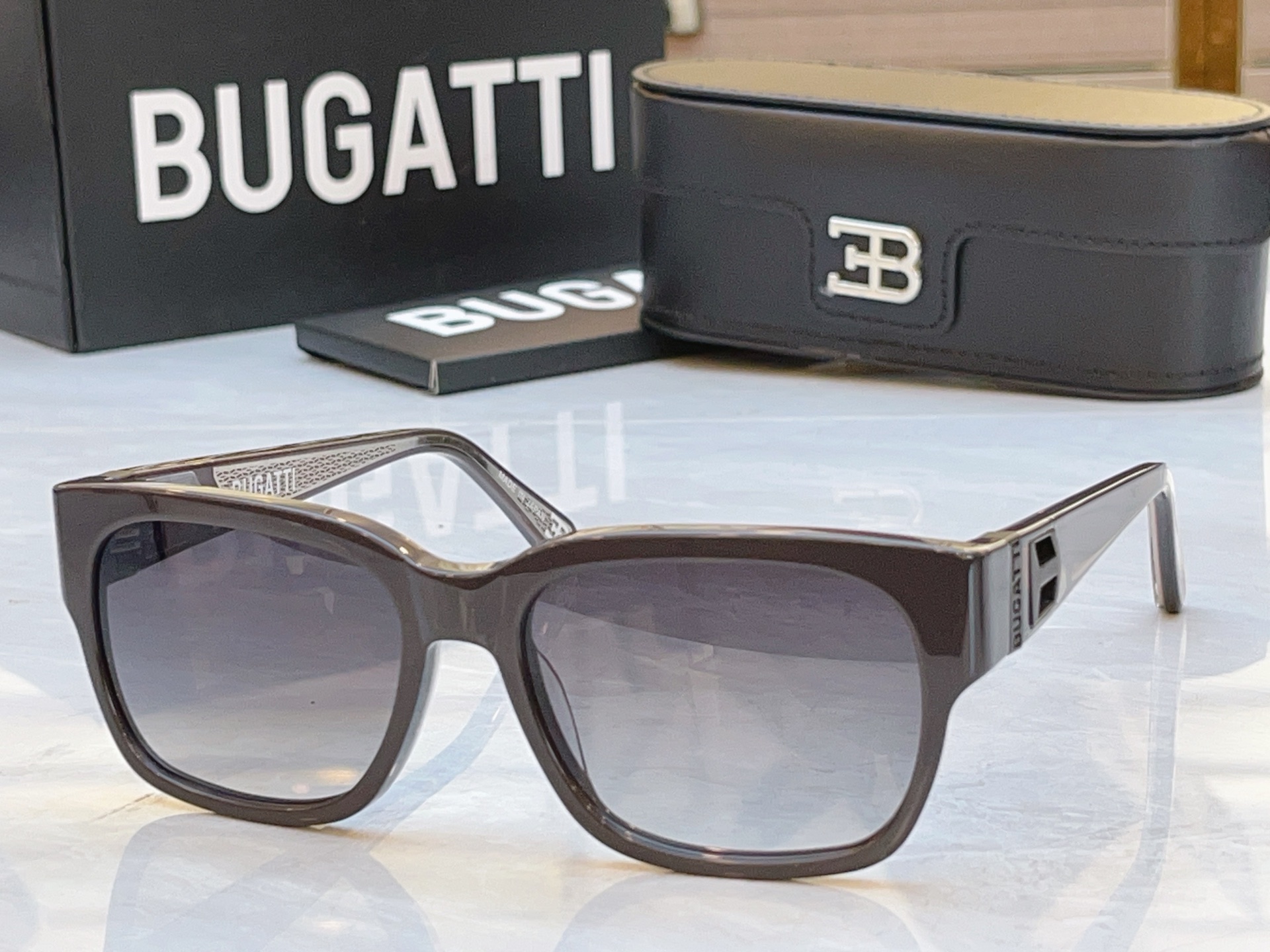 配送盒子，【BUGATT*】布加*迪新款太阳镜，MODEL：BLU，SIZE：56口18-147