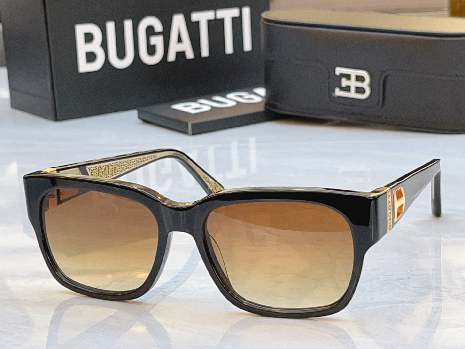 配送盒子，【BUGATT*】布加*迪新款太阳镜，MODEL：BLU，SIZE：56口18-147