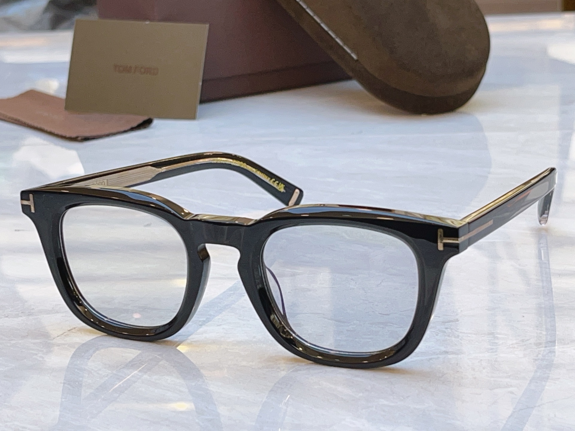 ，【TOM FOR*】汤姆*福特新款太阳镜，MODEL：FT1326，SIZE：48口24-145