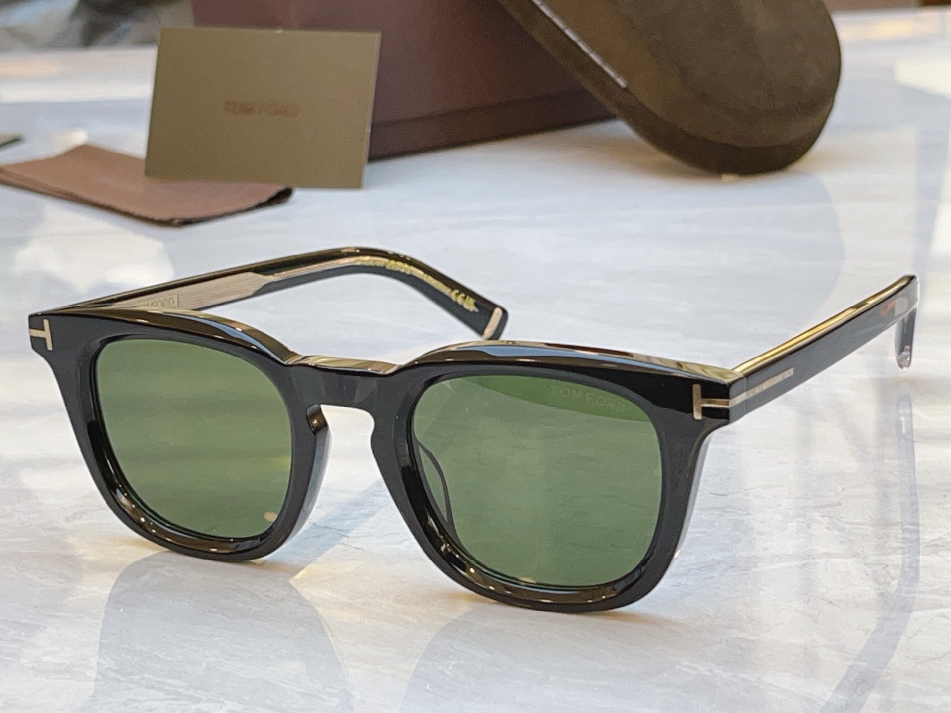 ，【TOM FOR*】汤姆*福特新款太阳镜，MODEL：FT1326，SIZE：48口24-145