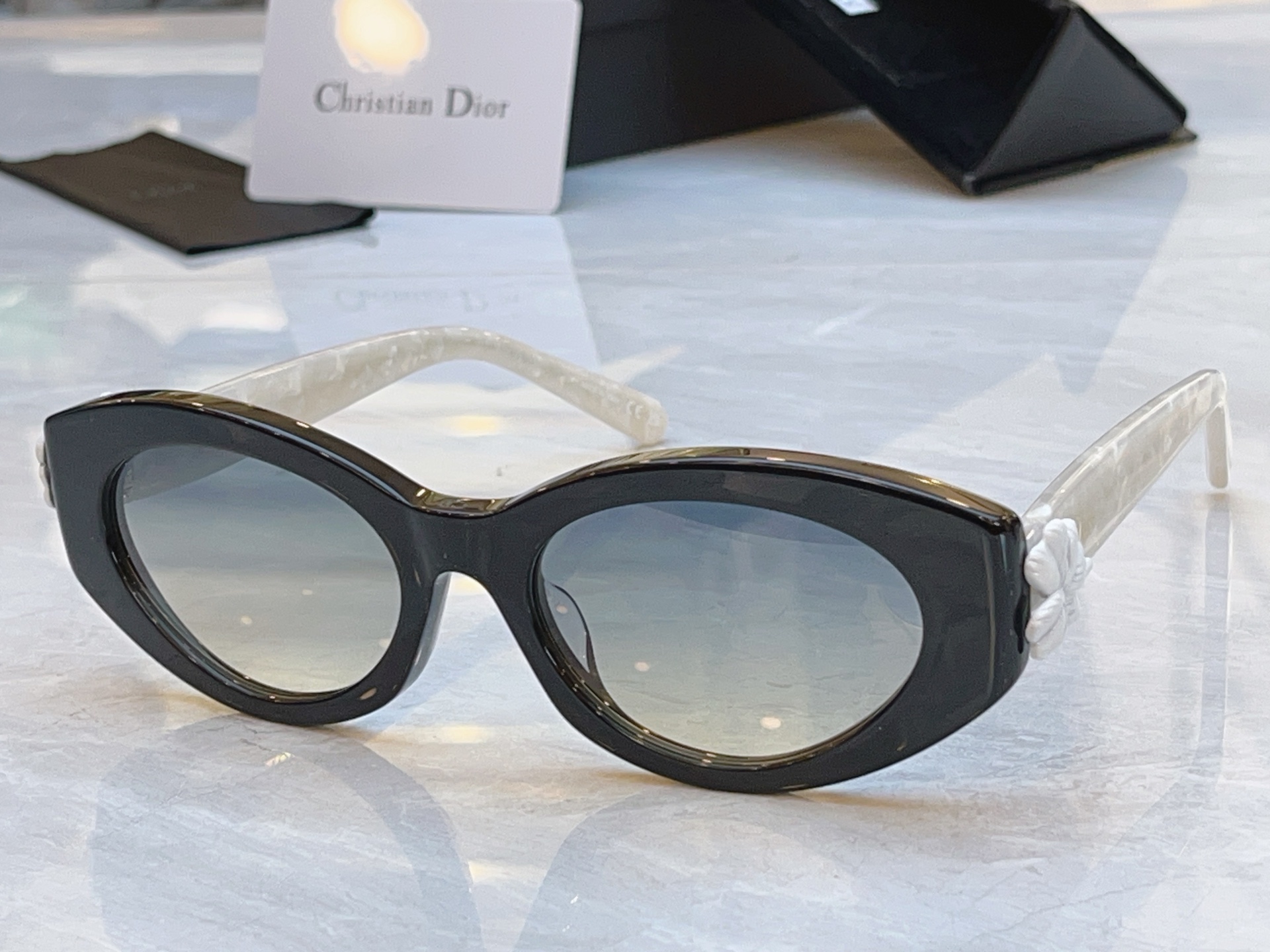 ，【DIO* 】迪*奥新款太阳镜，MODEL：Dior Clover B1F，SIZE：54口19-14