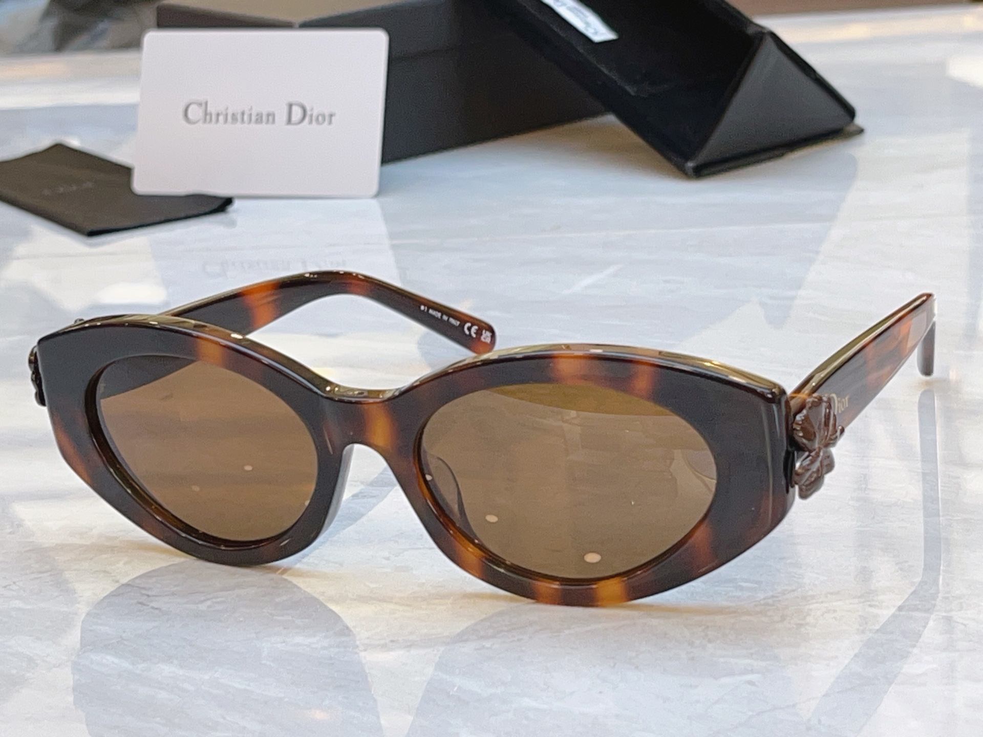 ，【DIO* 】迪*奥新款太阳镜，MODEL：Dior Clover B1F，SIZE：54口19-14