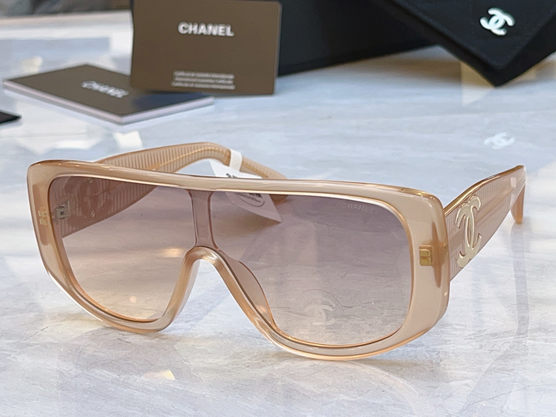 ，【CHANE*】香奈儿新款太阳镜，MODEL：5495，SIZE：53口17-130