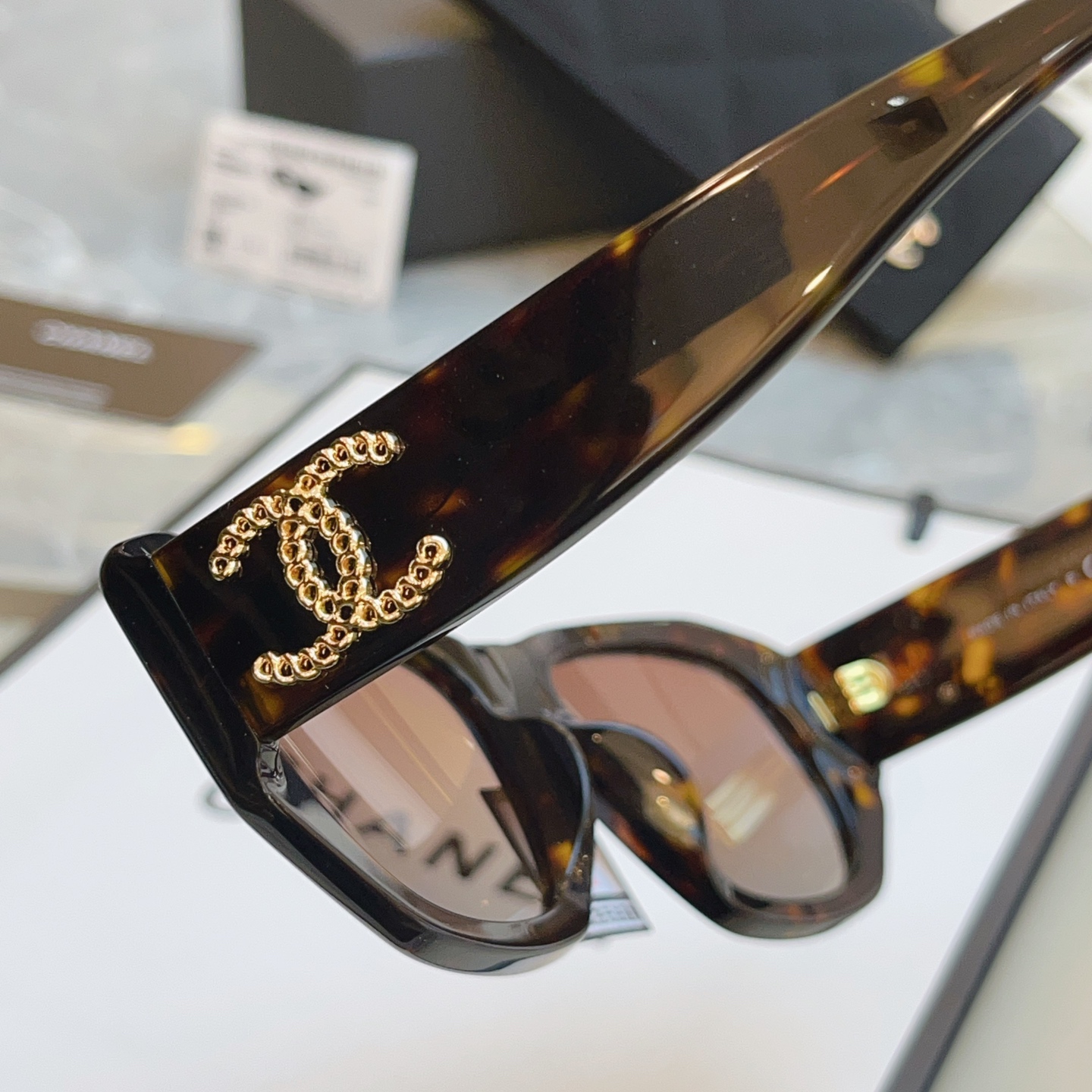 ，【CHANE*】香奈儿新款太阳镜 高品质✨，MODEL：5554-A，SIZE：55口18-140