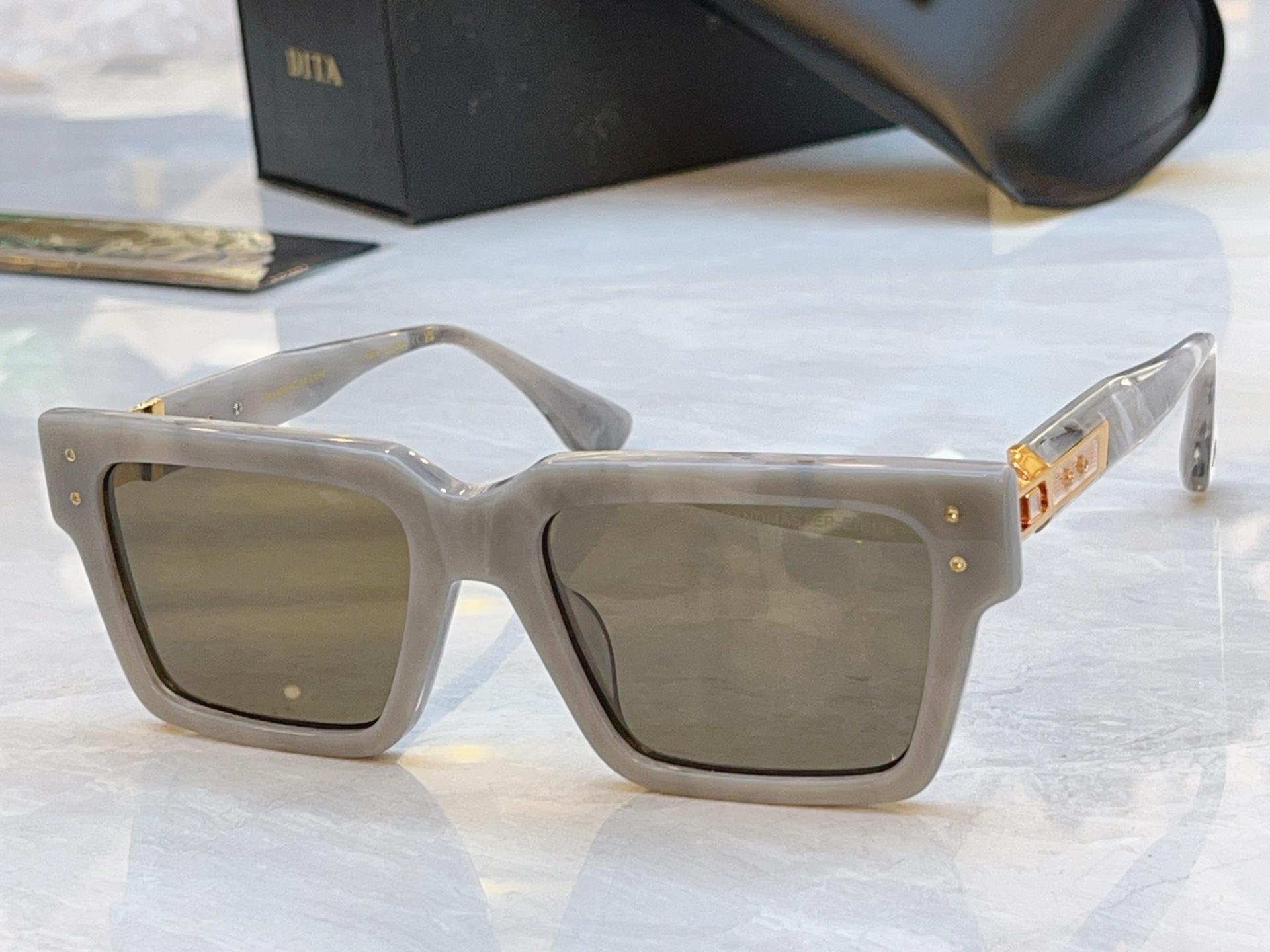 ，【DIT*】蒂*塔新款太阳镜，MODEL：DTS558-A-04，SIZE：55口19-142