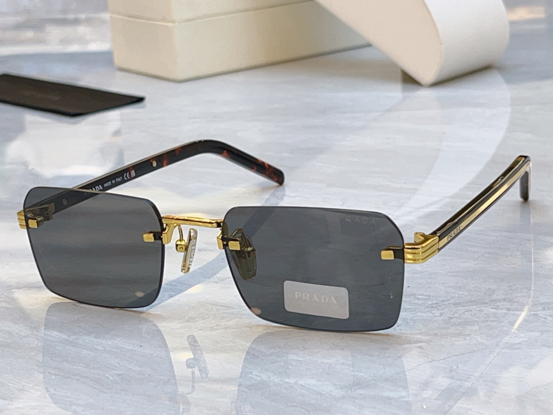 ，【PRAD*】普拉*达新款太阳镜🕶️，MODEL：PR D55S，SIZE：55口19-145