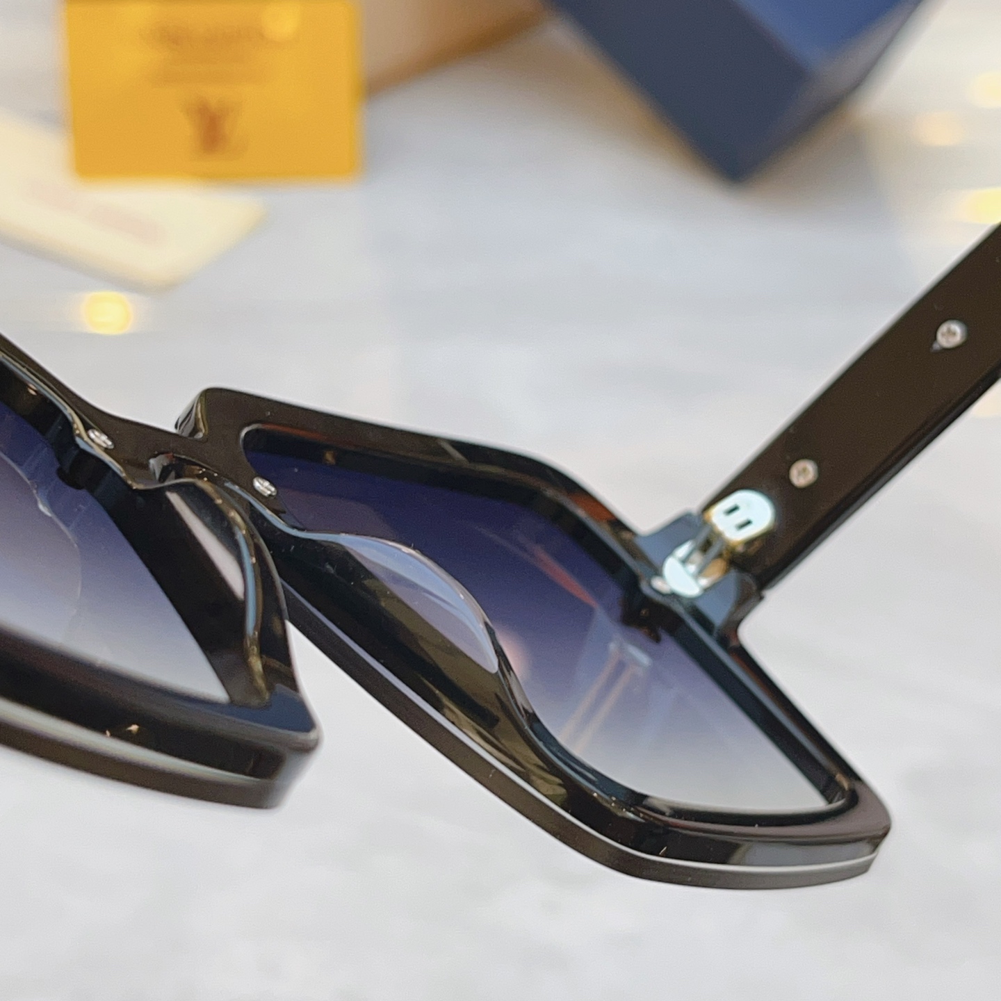 ，【LOUIS VUITTO*】路易*威登新款太阳镜，MODEL：Z1618U，SIZE：55口21-1