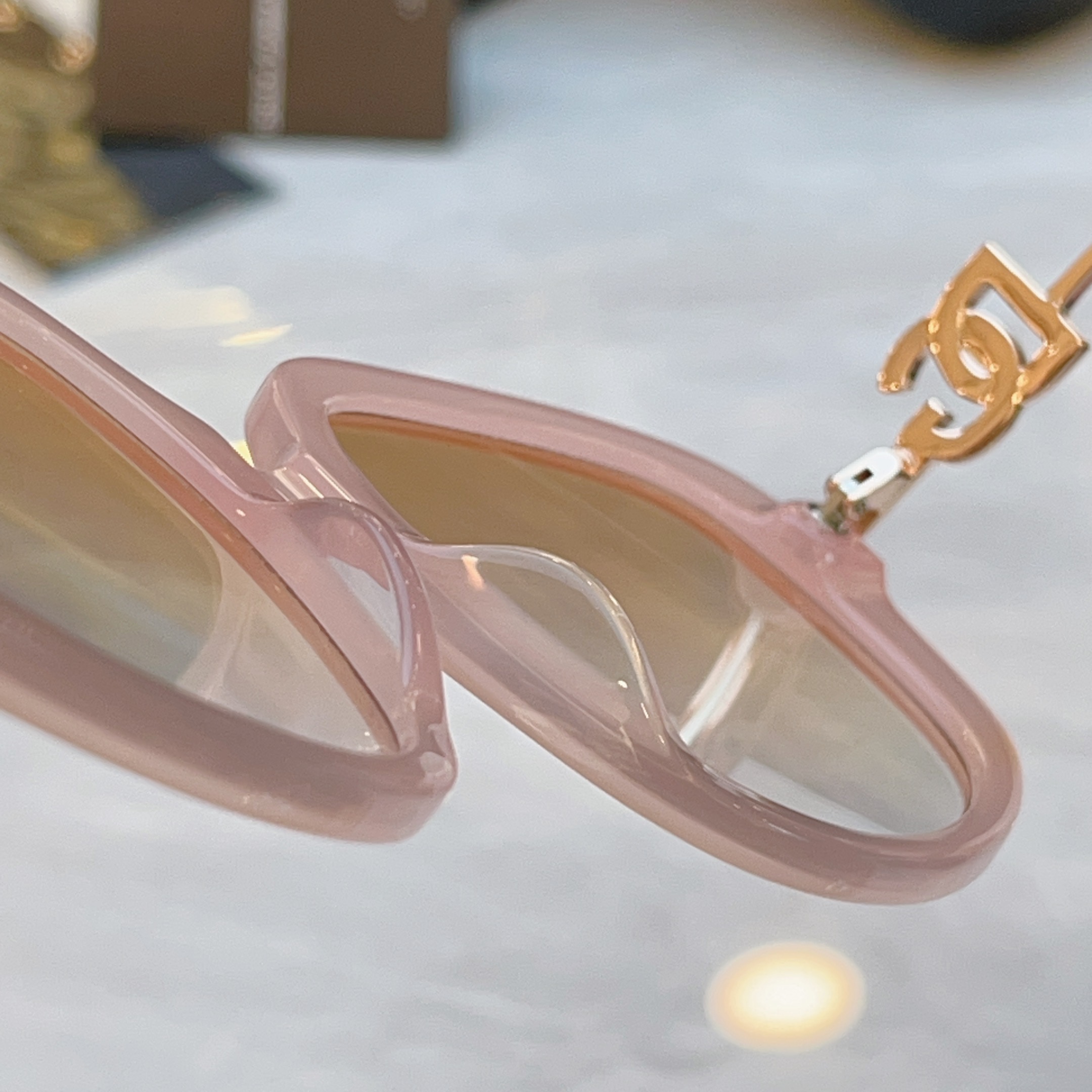 ，【DOLCE & GABBAN*】D*G新款太阳镜，MODEL：DG4421，SIZE：55口20-1