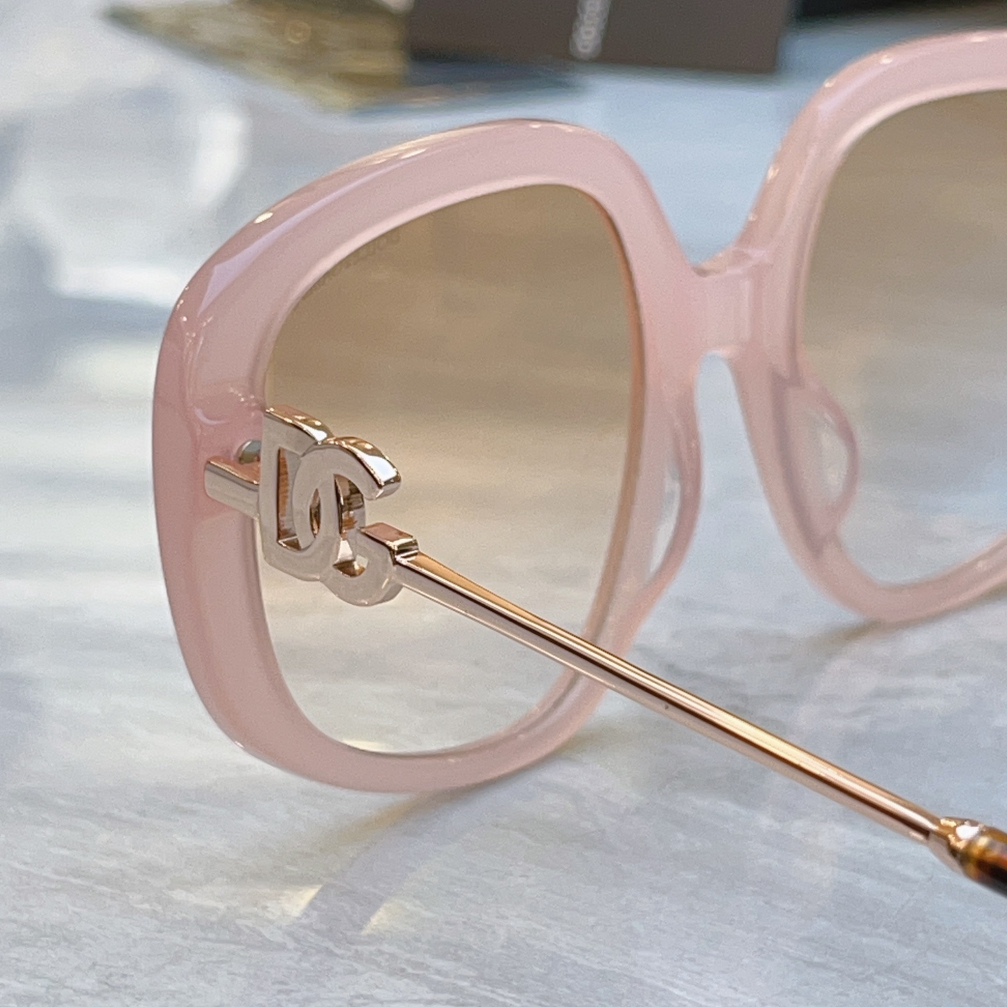 ，【DOLCE & GABBAN*】D*G新款太阳镜，MODEL：DG4421，SIZE：55口20-1