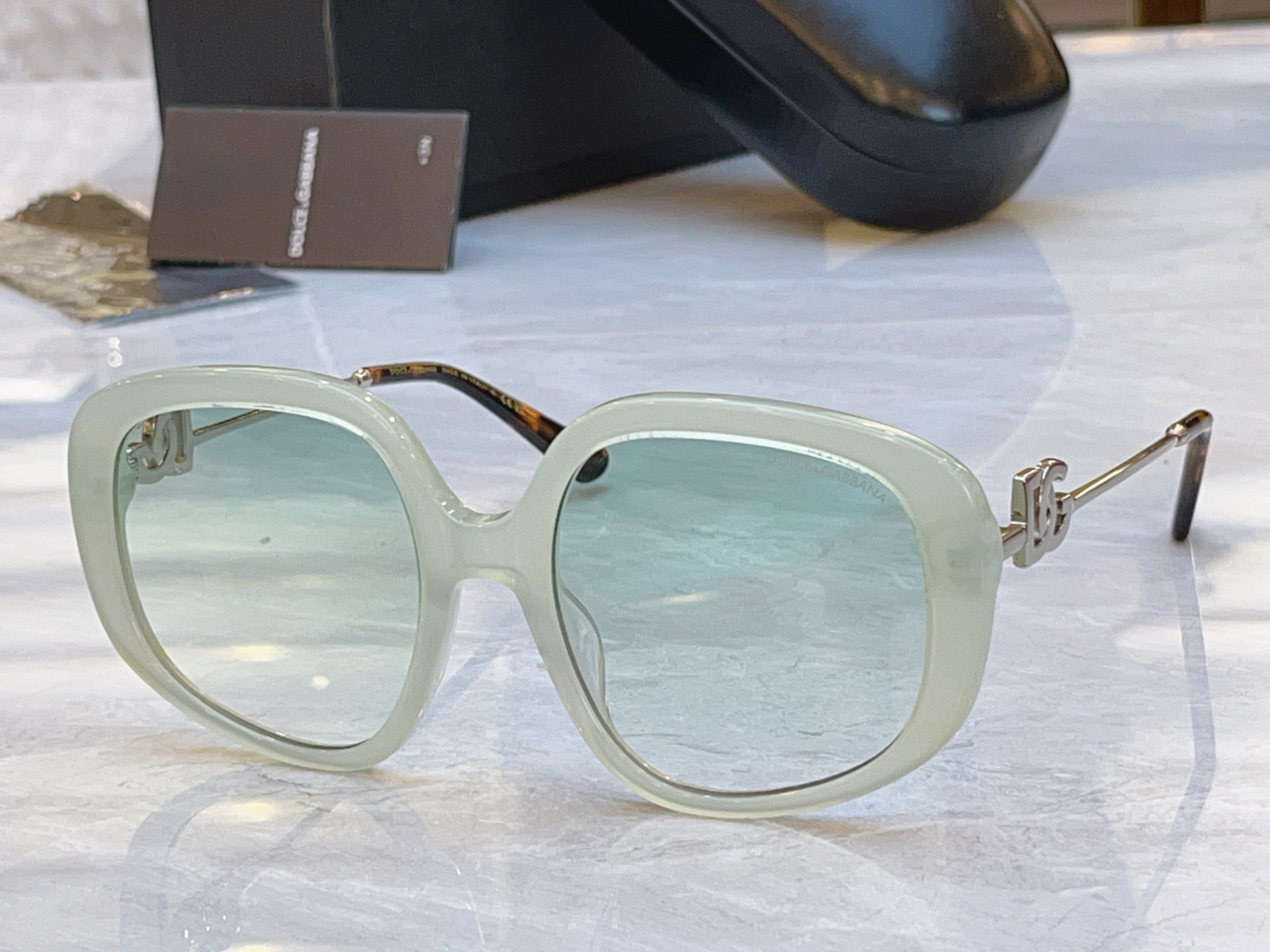 ，【DOLCE & GABBAN*】D*G新款太阳镜，MODEL：DG4421，SIZE：55口20-1